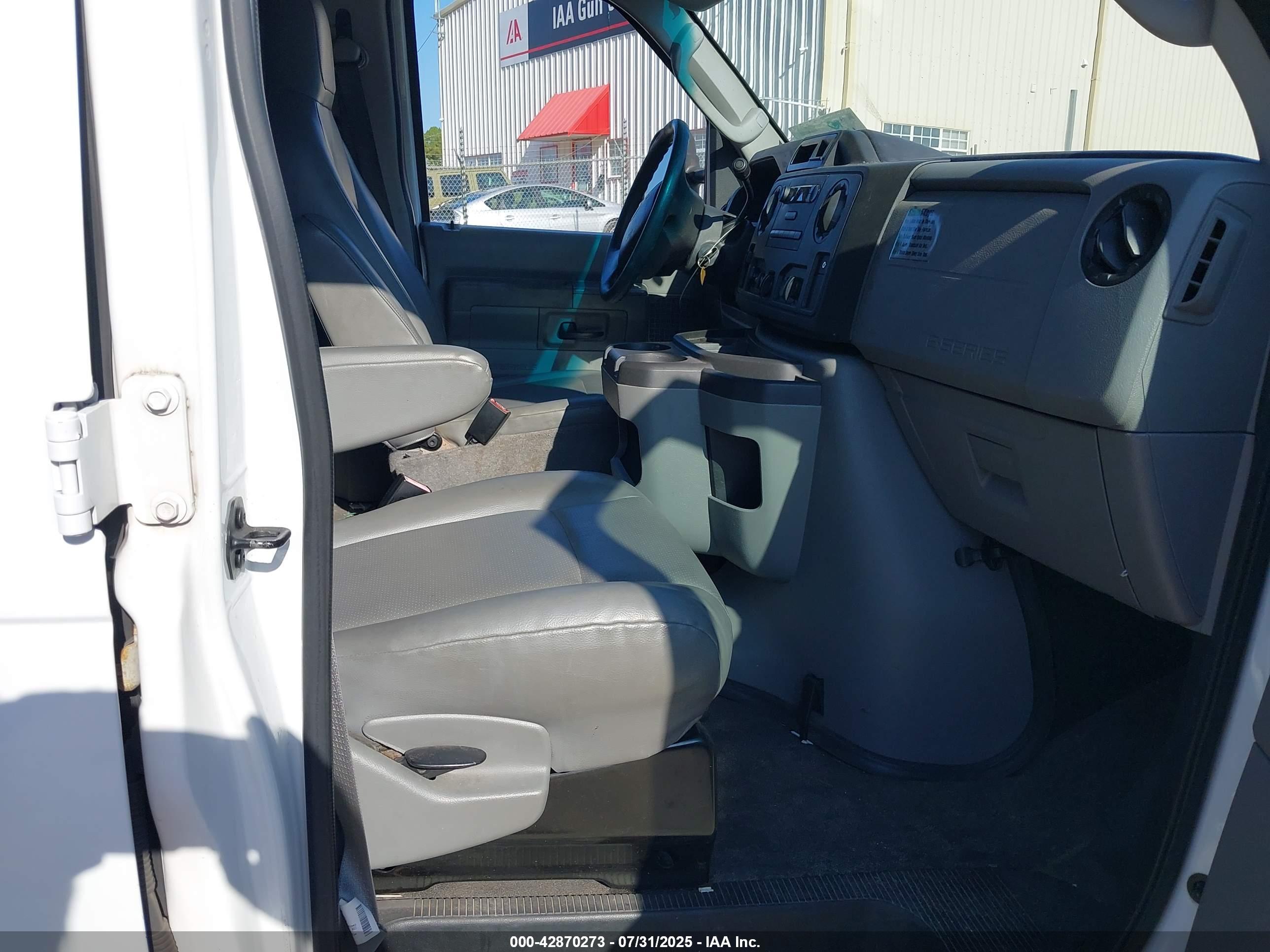 FORD E-150 image 5