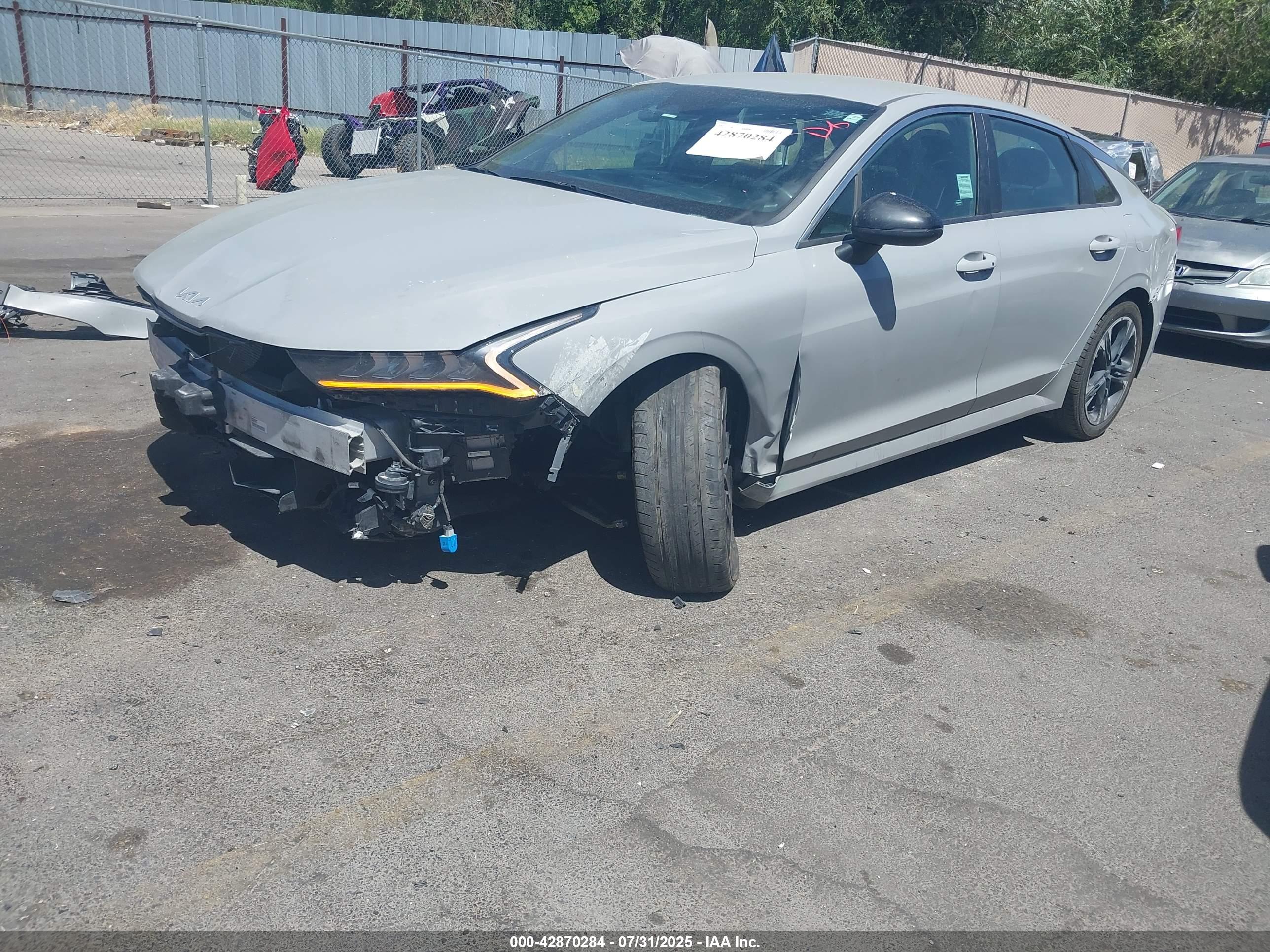 KIA K5 image 2