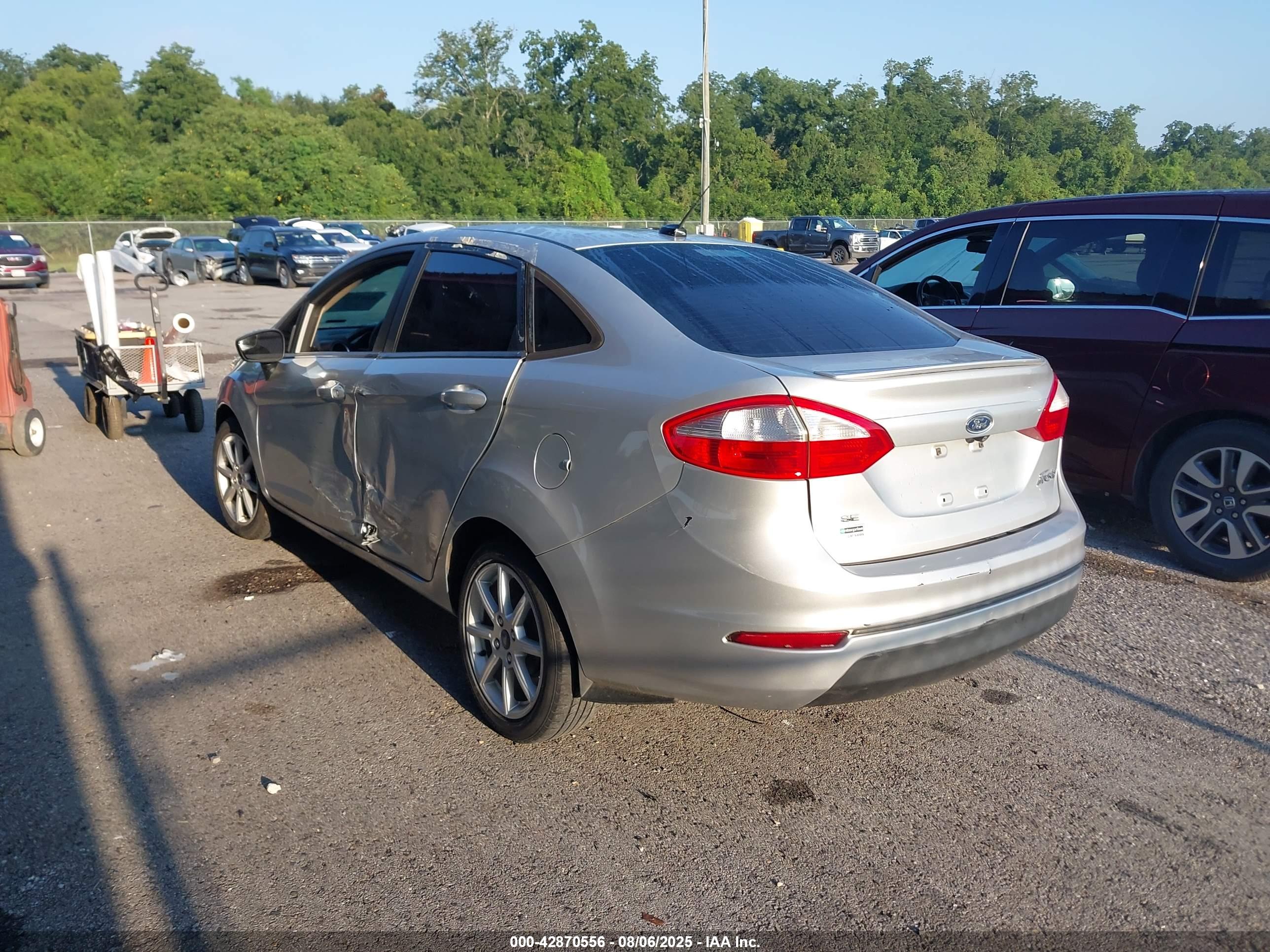 FORD FIESTA image 3
