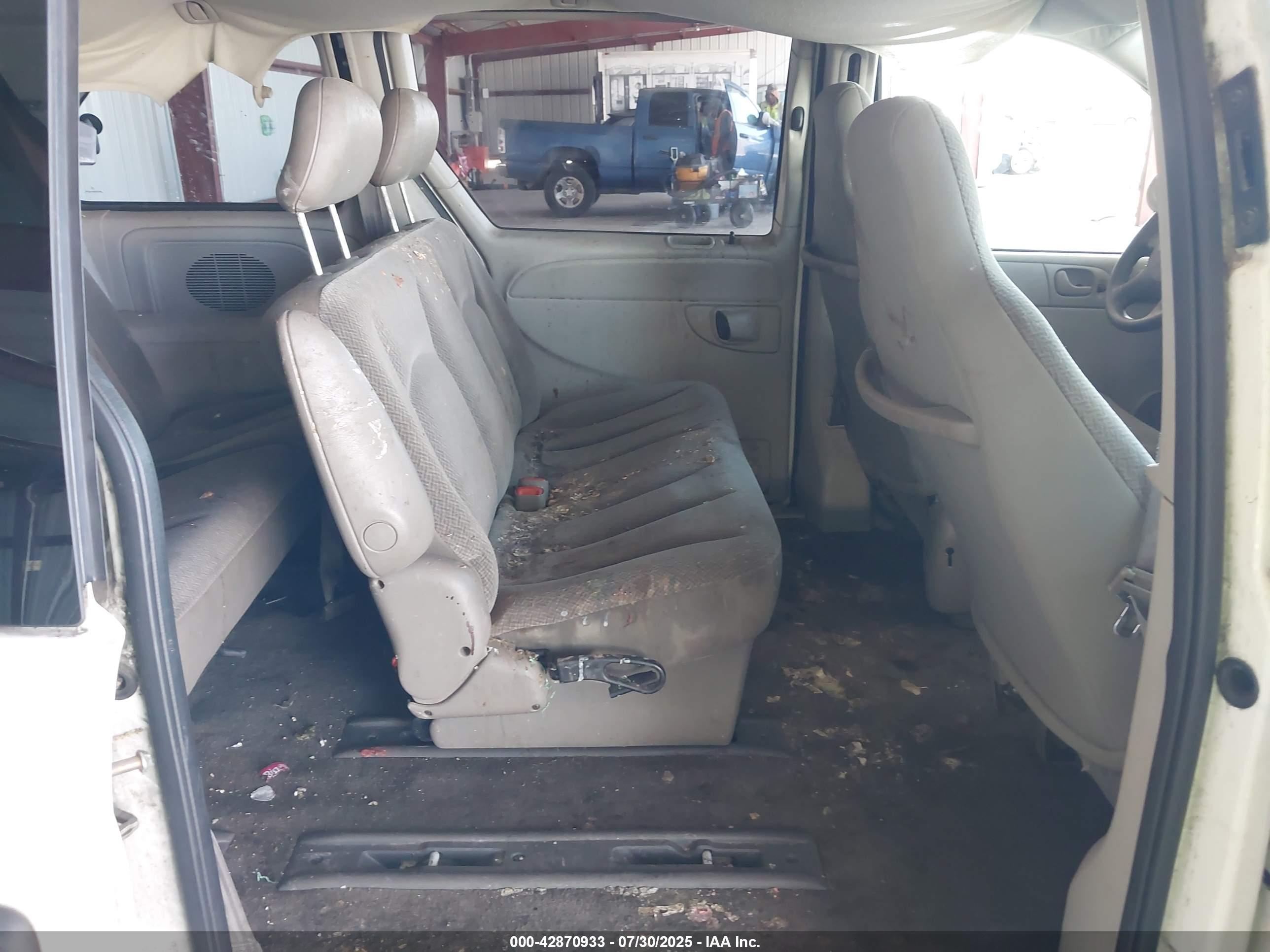 DODGE CARAVAN image 8