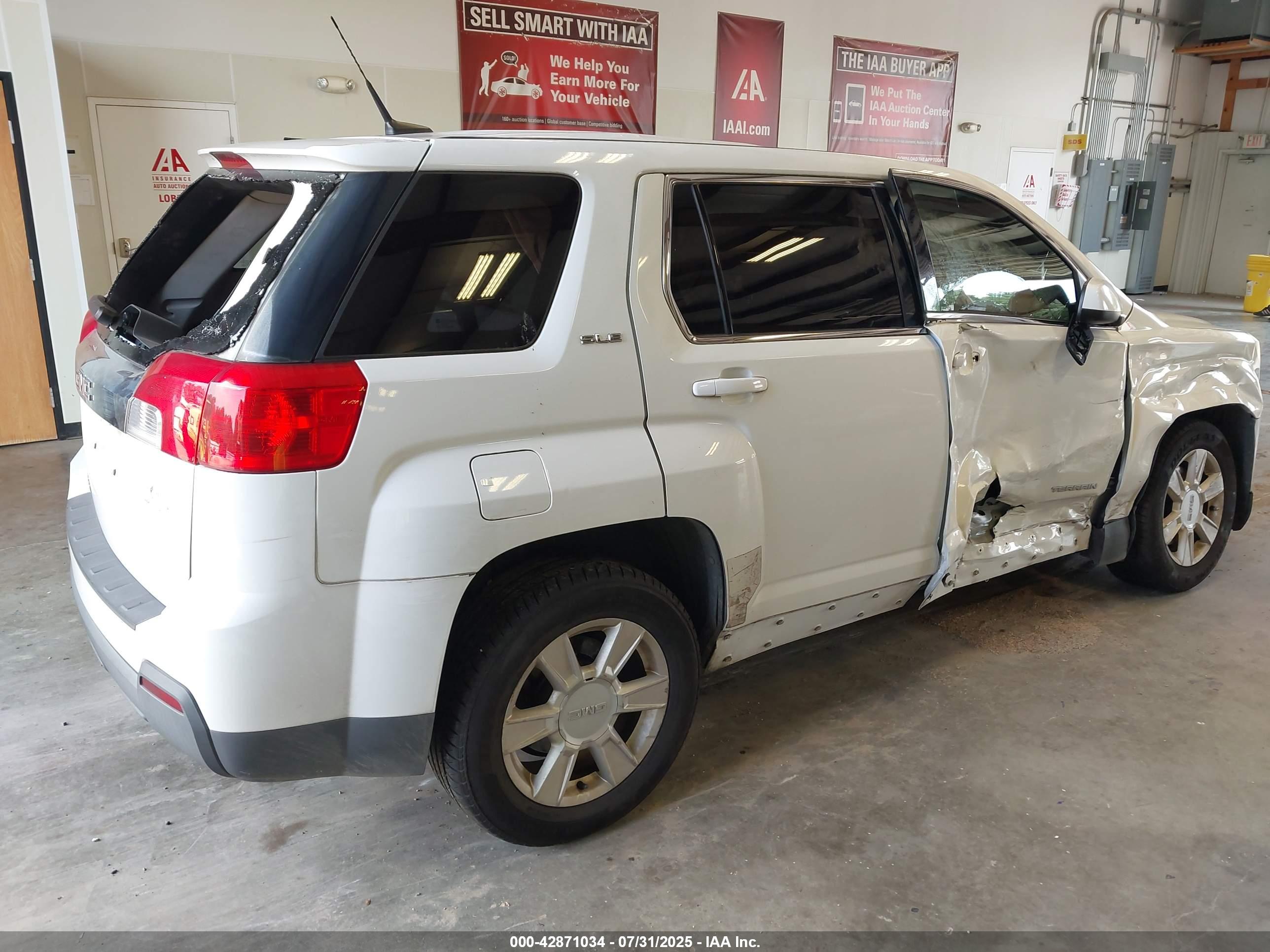 GMC TERRAIN image 4