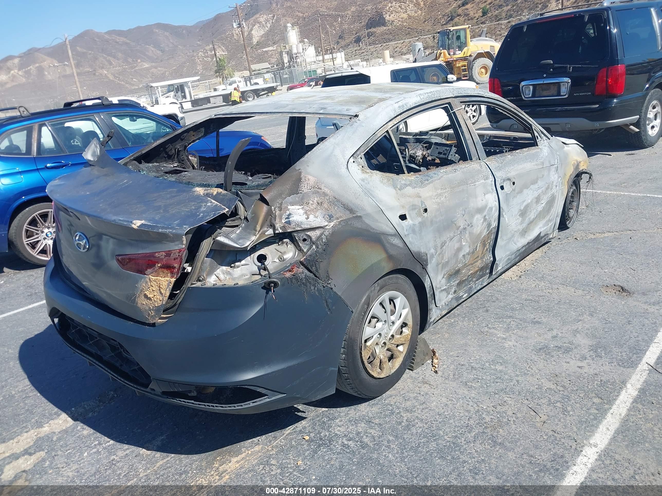 HYUNDAI ELANTRA image 4
