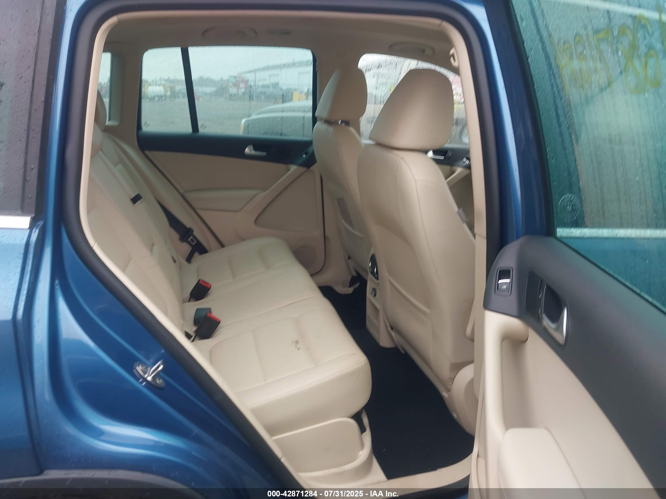 VOLKSWAGEN TIGUAN image 8