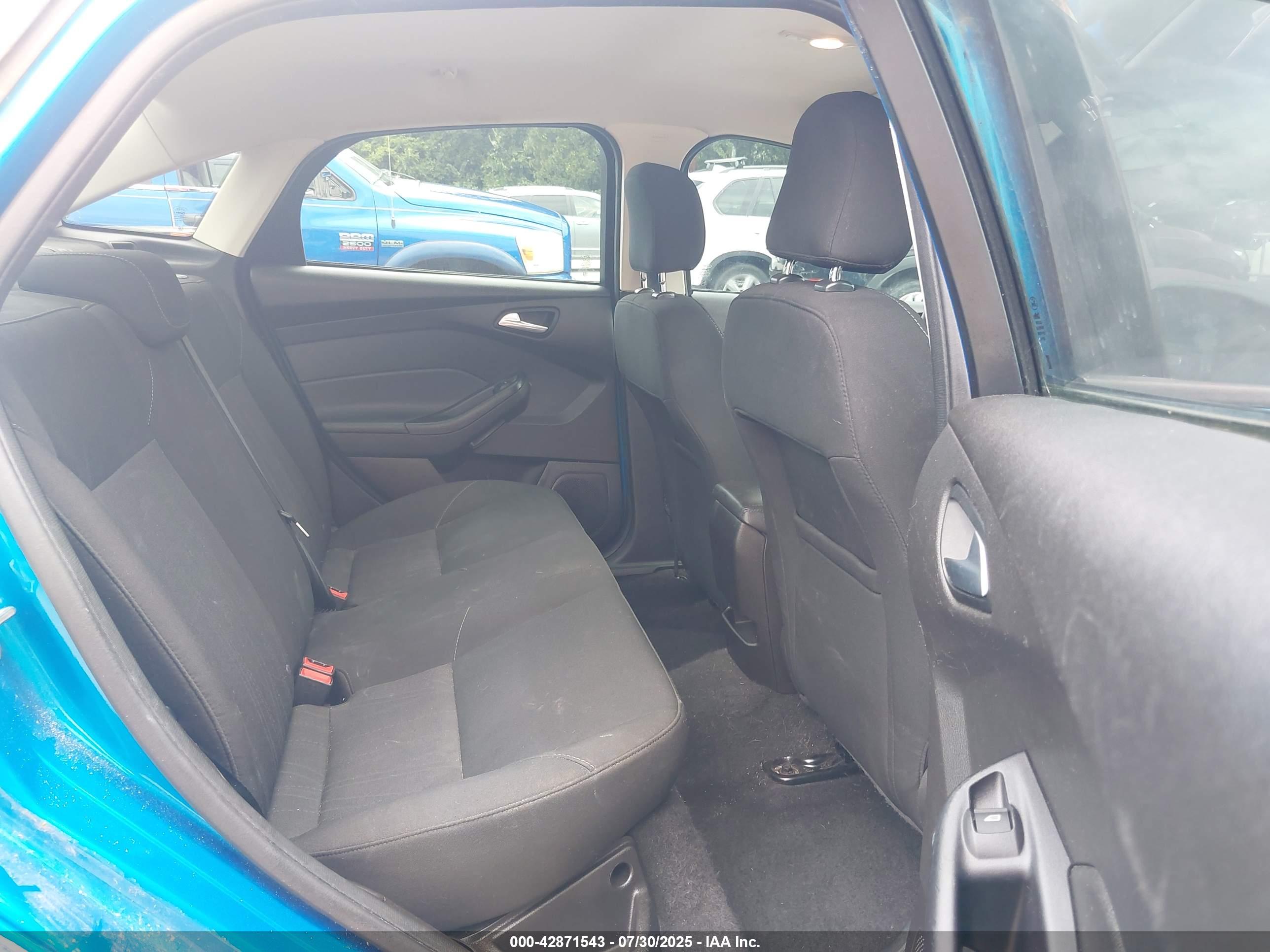 FORD FOCUS image 8