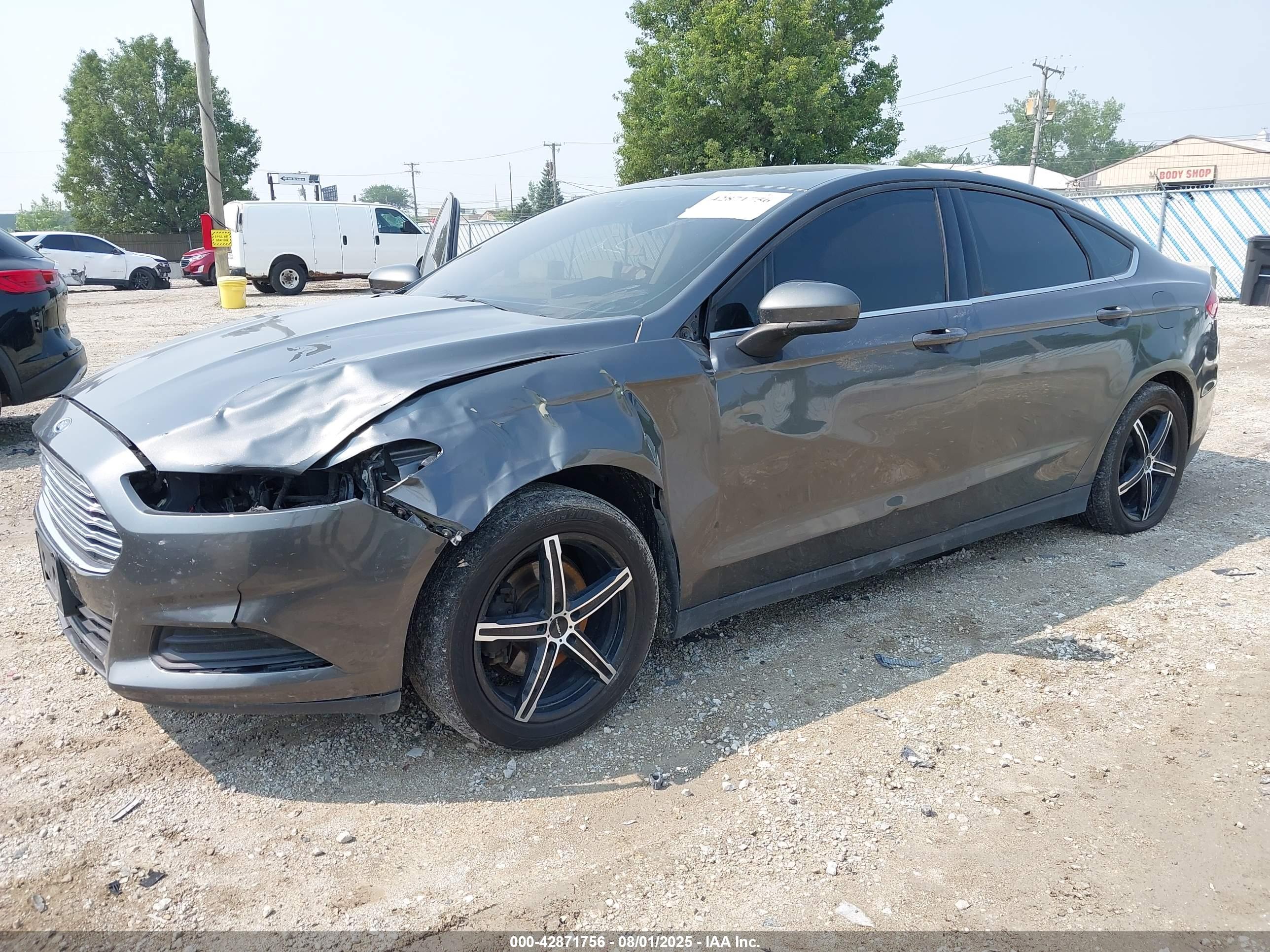 FORD FUSION image 2