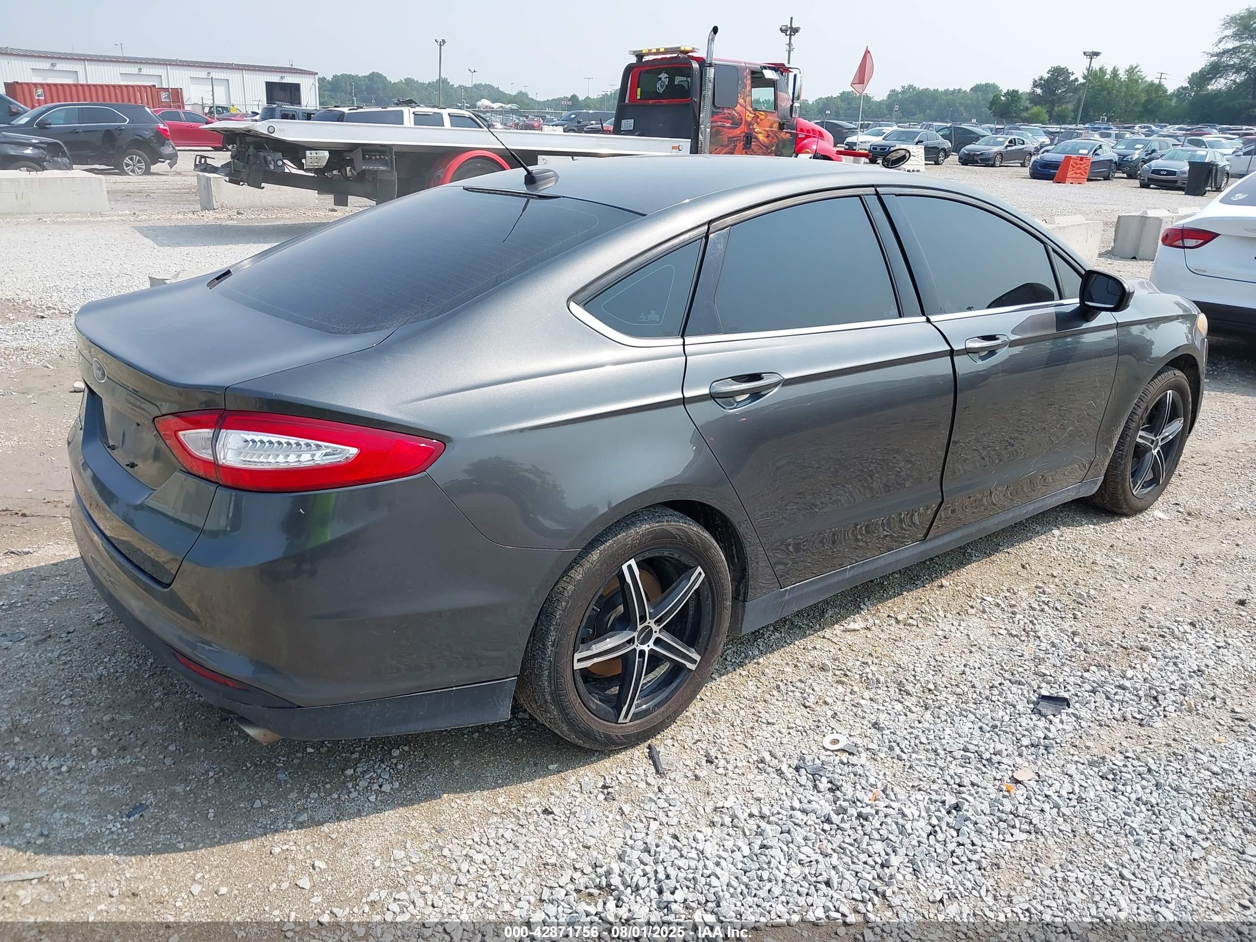 FORD FUSION image 4