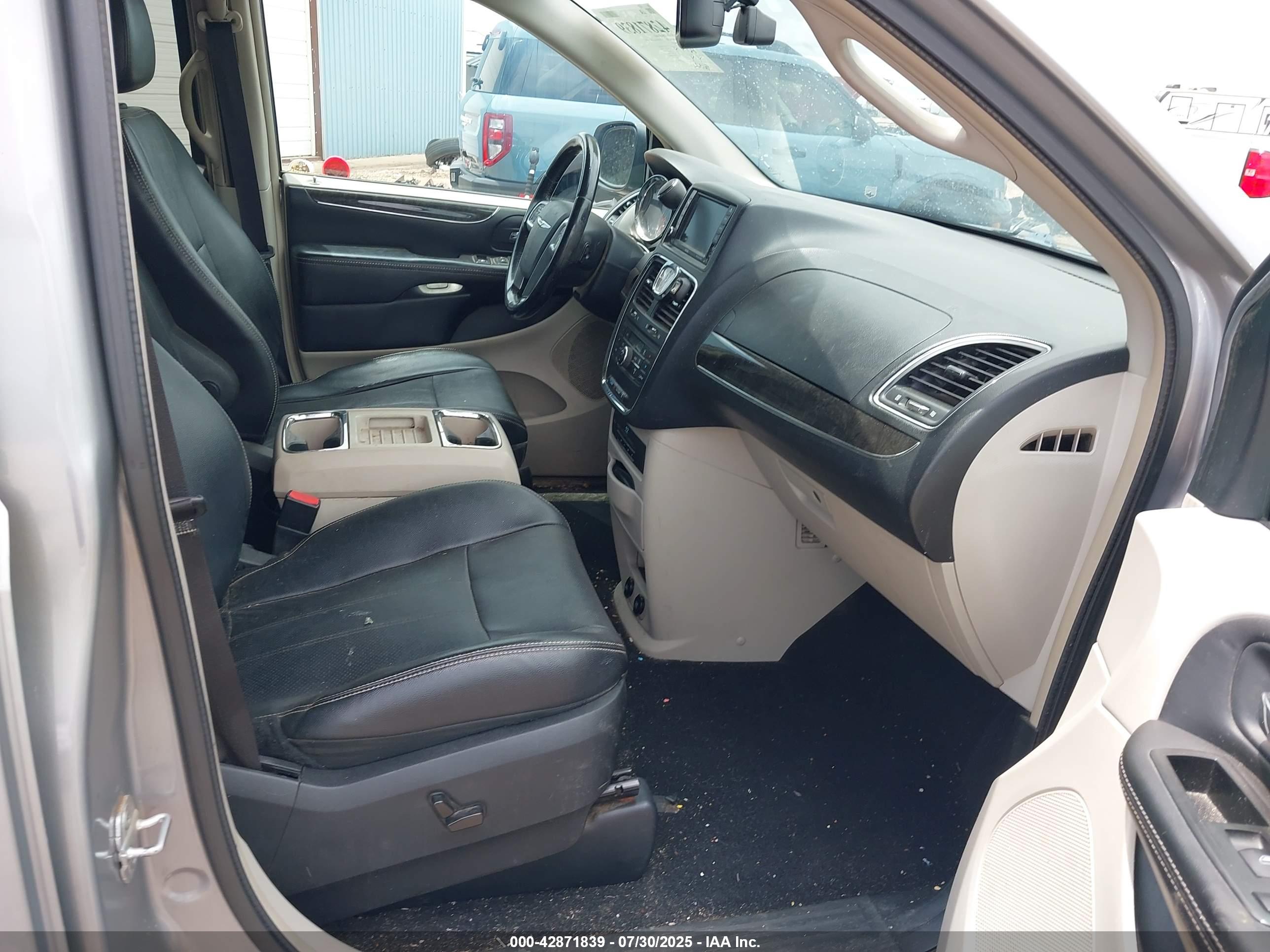 CHRYSLER TOWN image 5