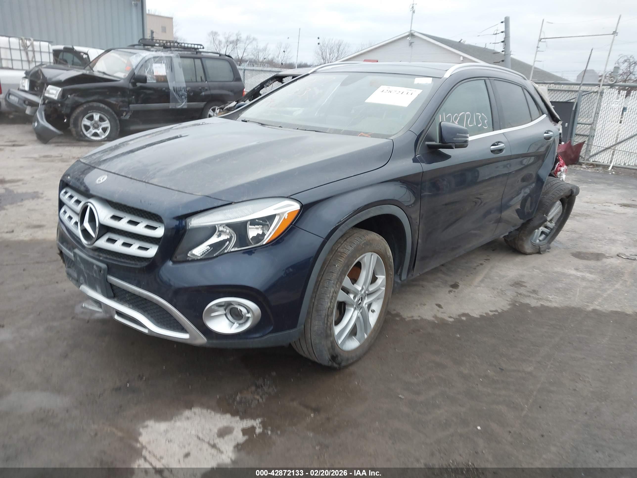 MERCEDES-BENZ GLA image 2