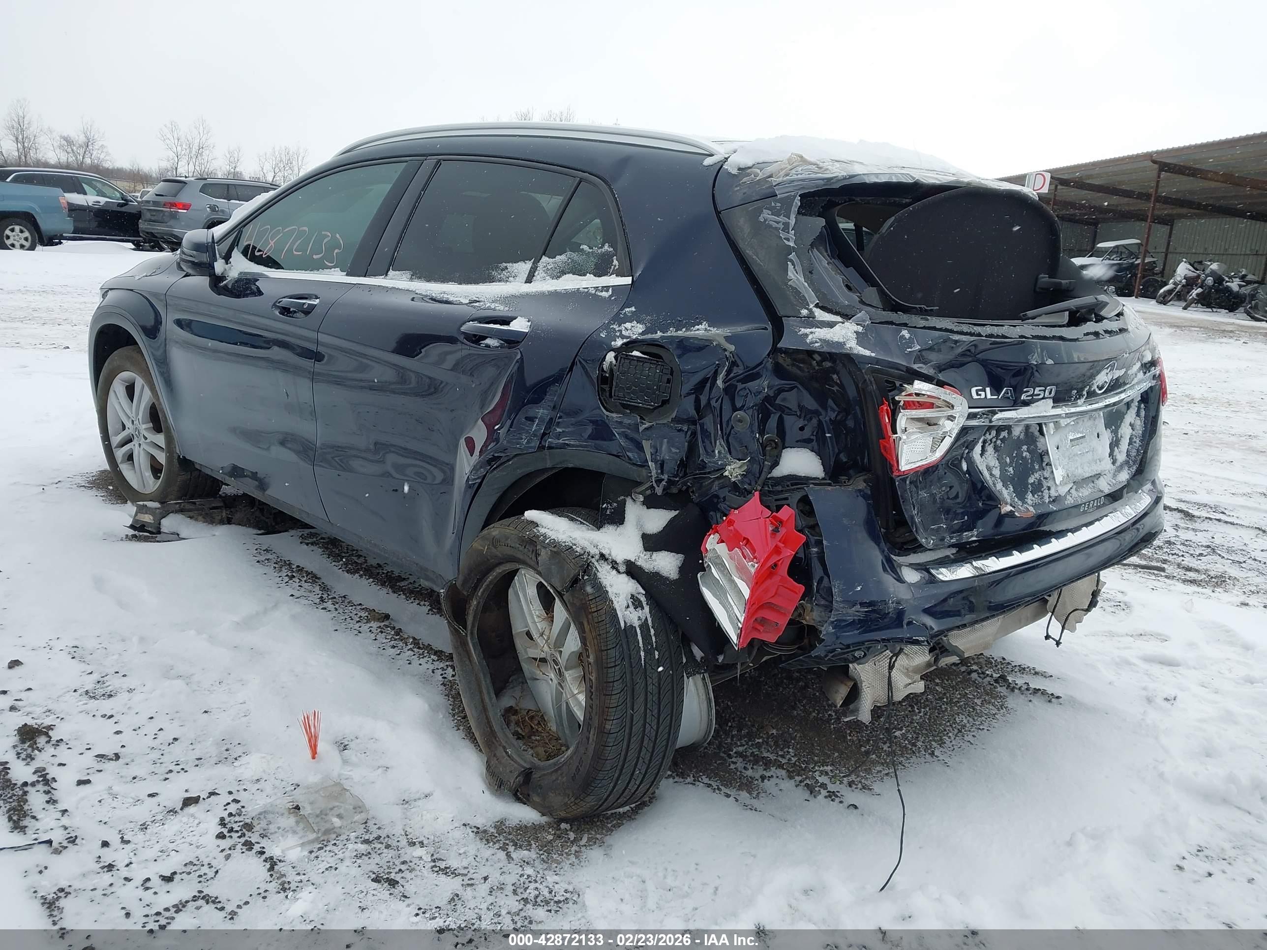 MERCEDES-BENZ GLA image 3