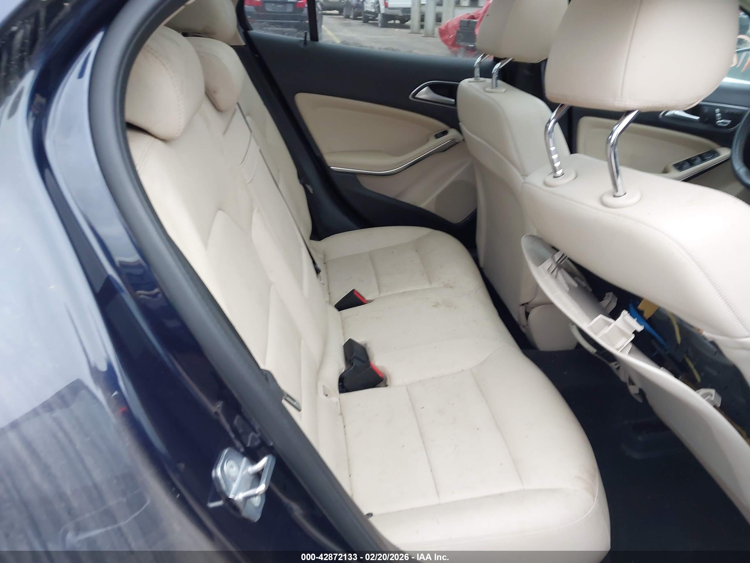 MERCEDES-BENZ GLA image 8