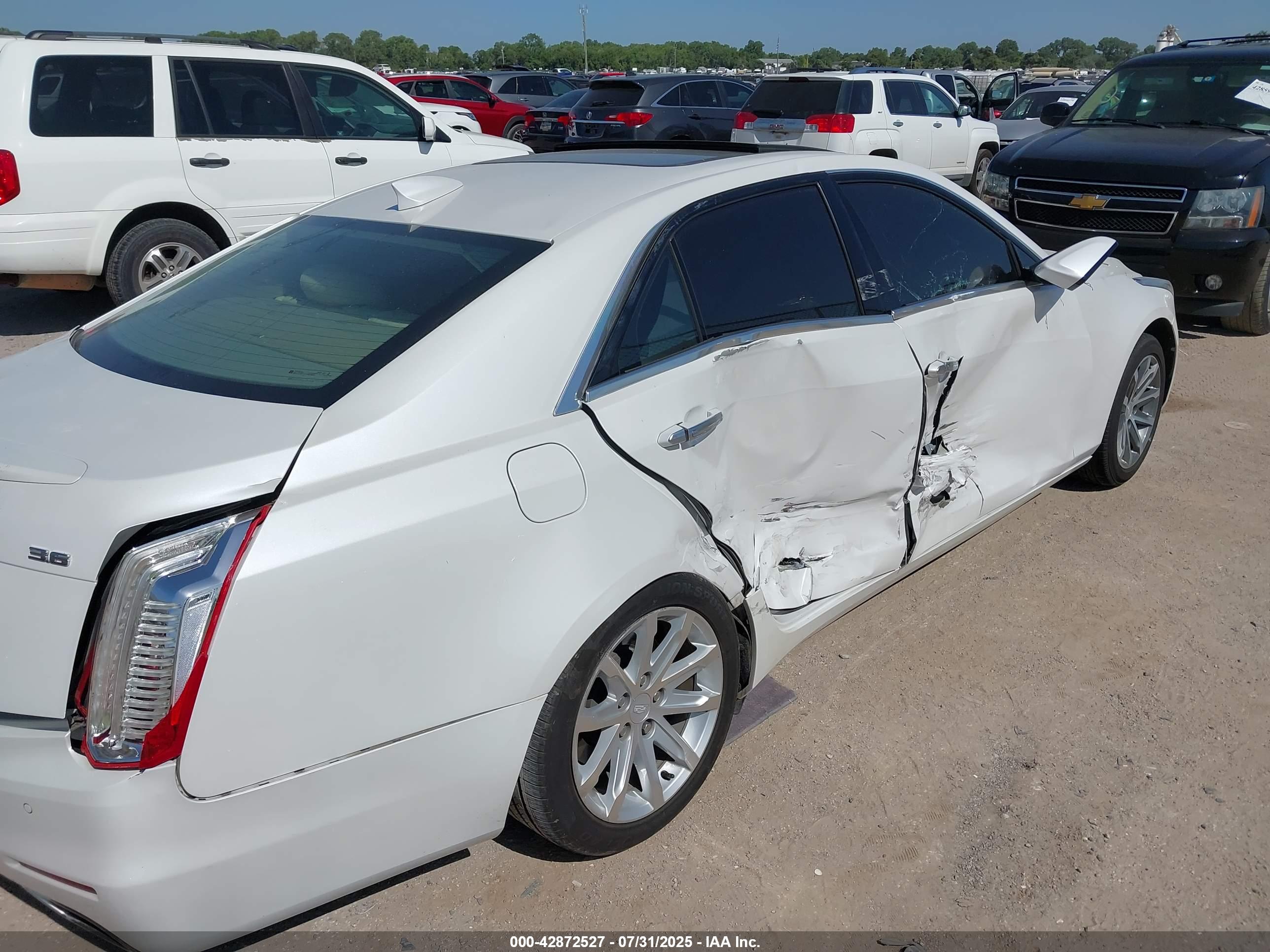 CADILLAC CTS image 6