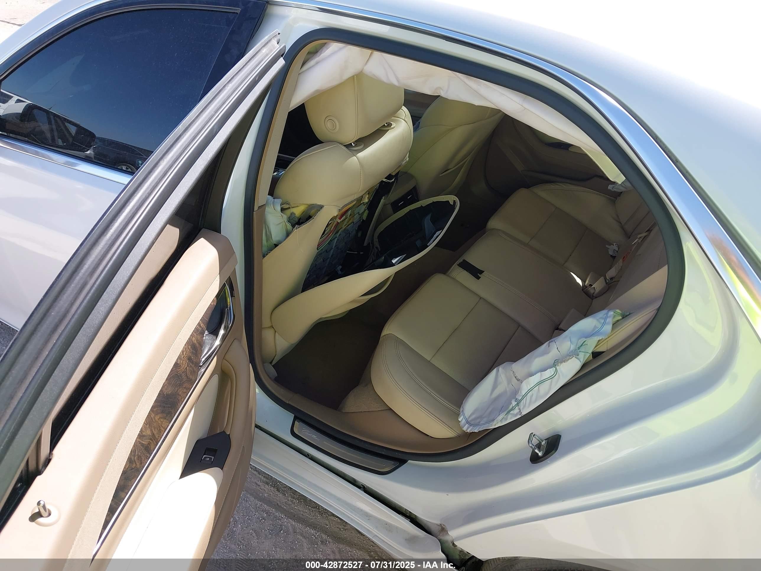 CADILLAC CTS image 8