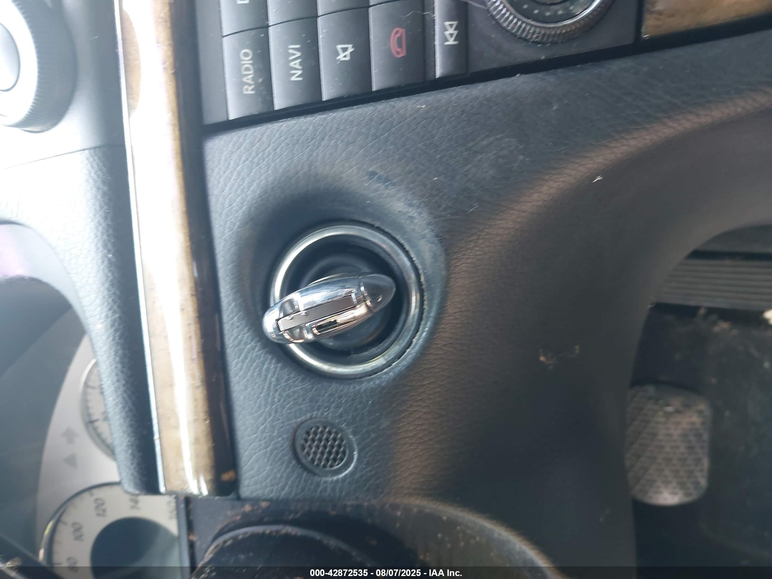 MERCEDES-BENZ E image 11