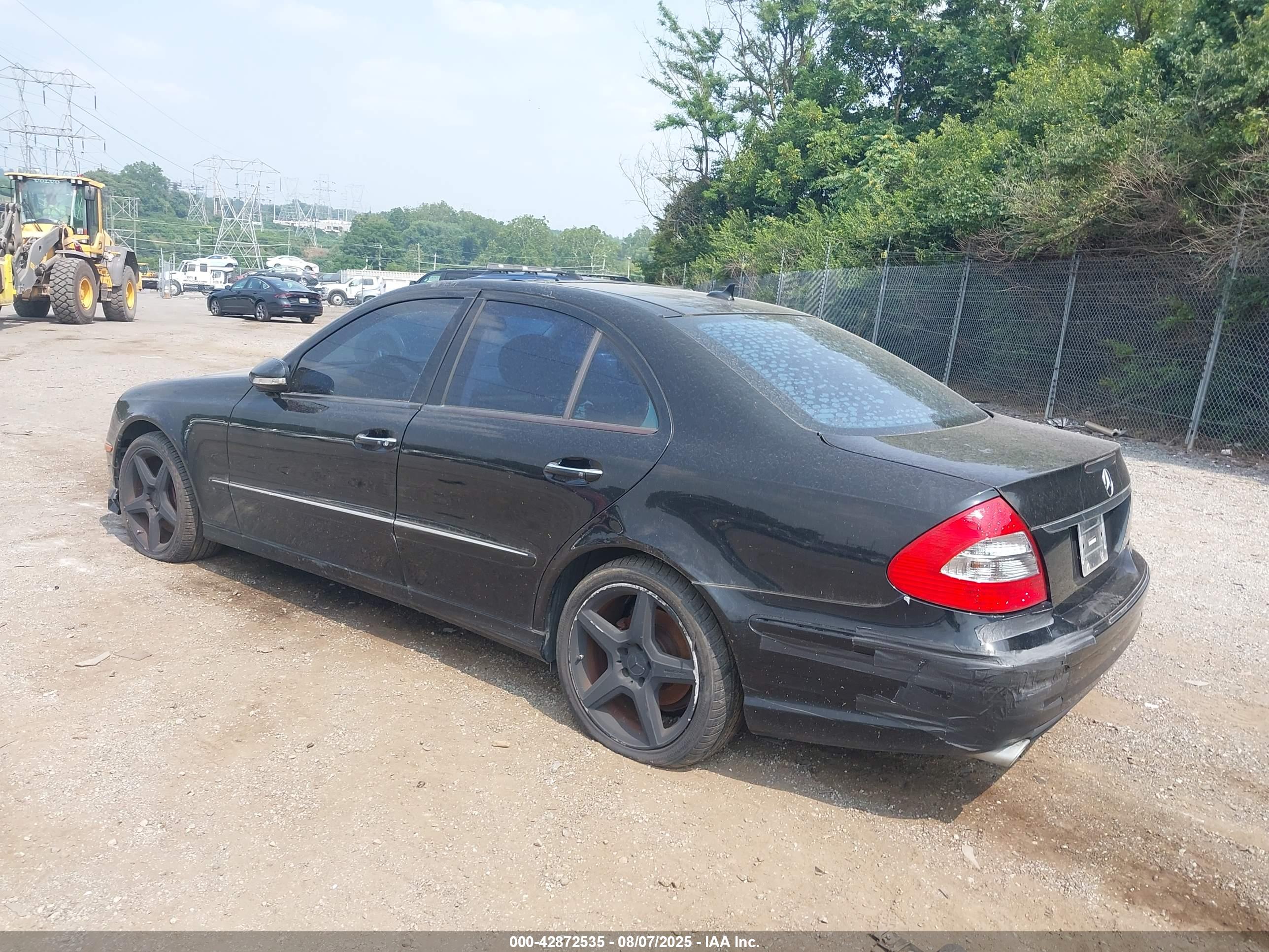MERCEDES-BENZ E image 3