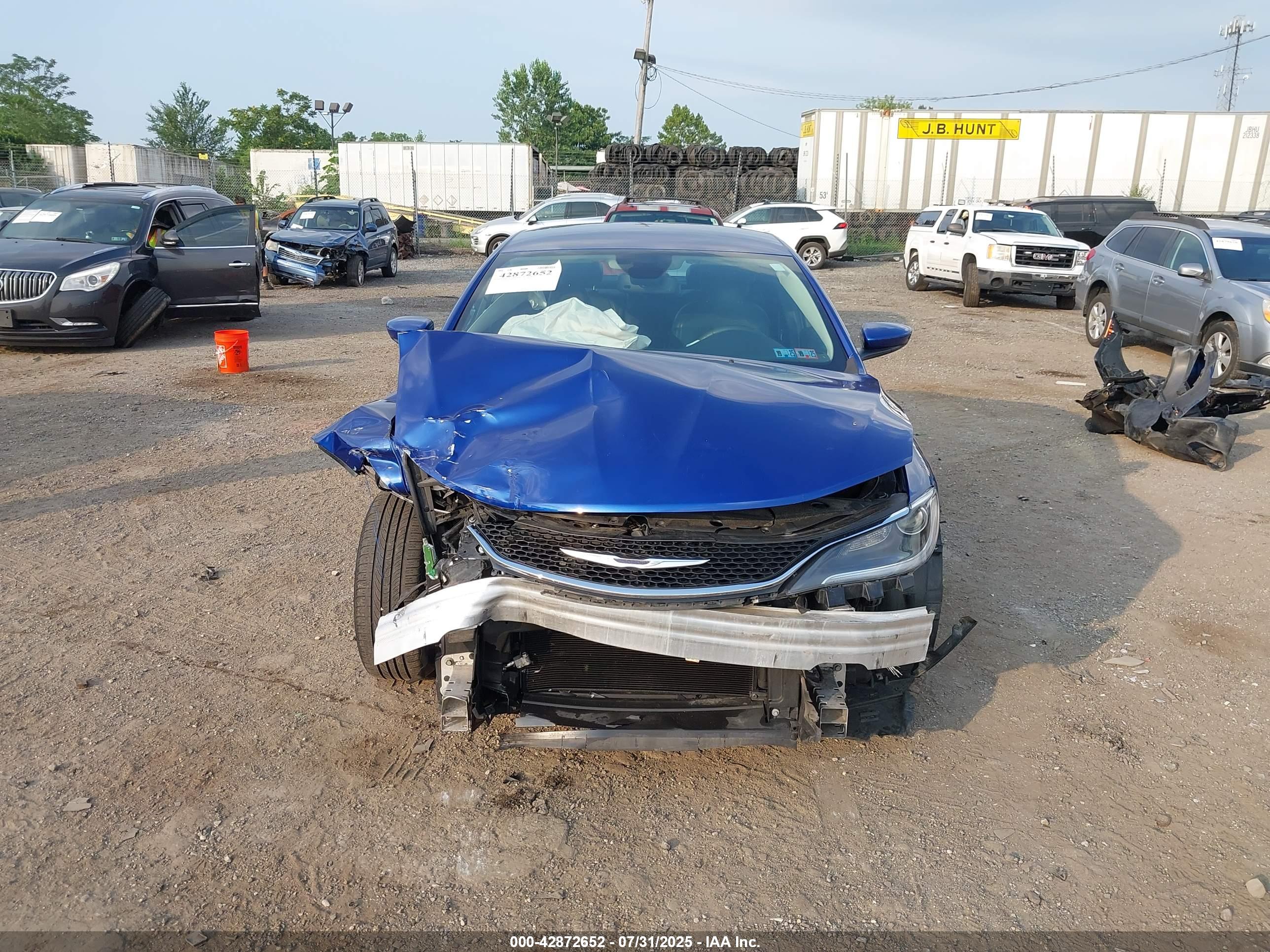 CHRYSLER 200 image 6