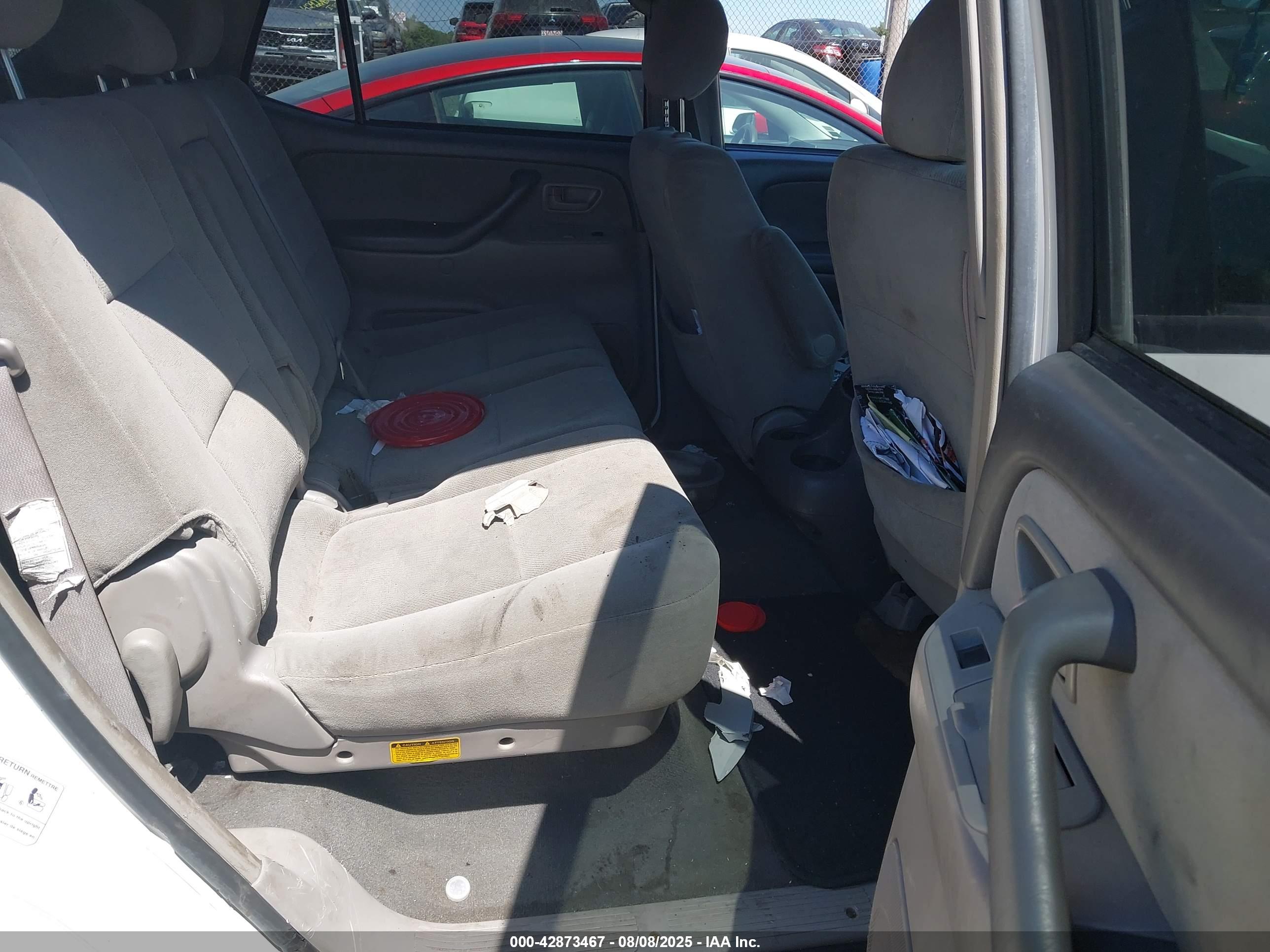 TOYOTA SEQUOIA image 8