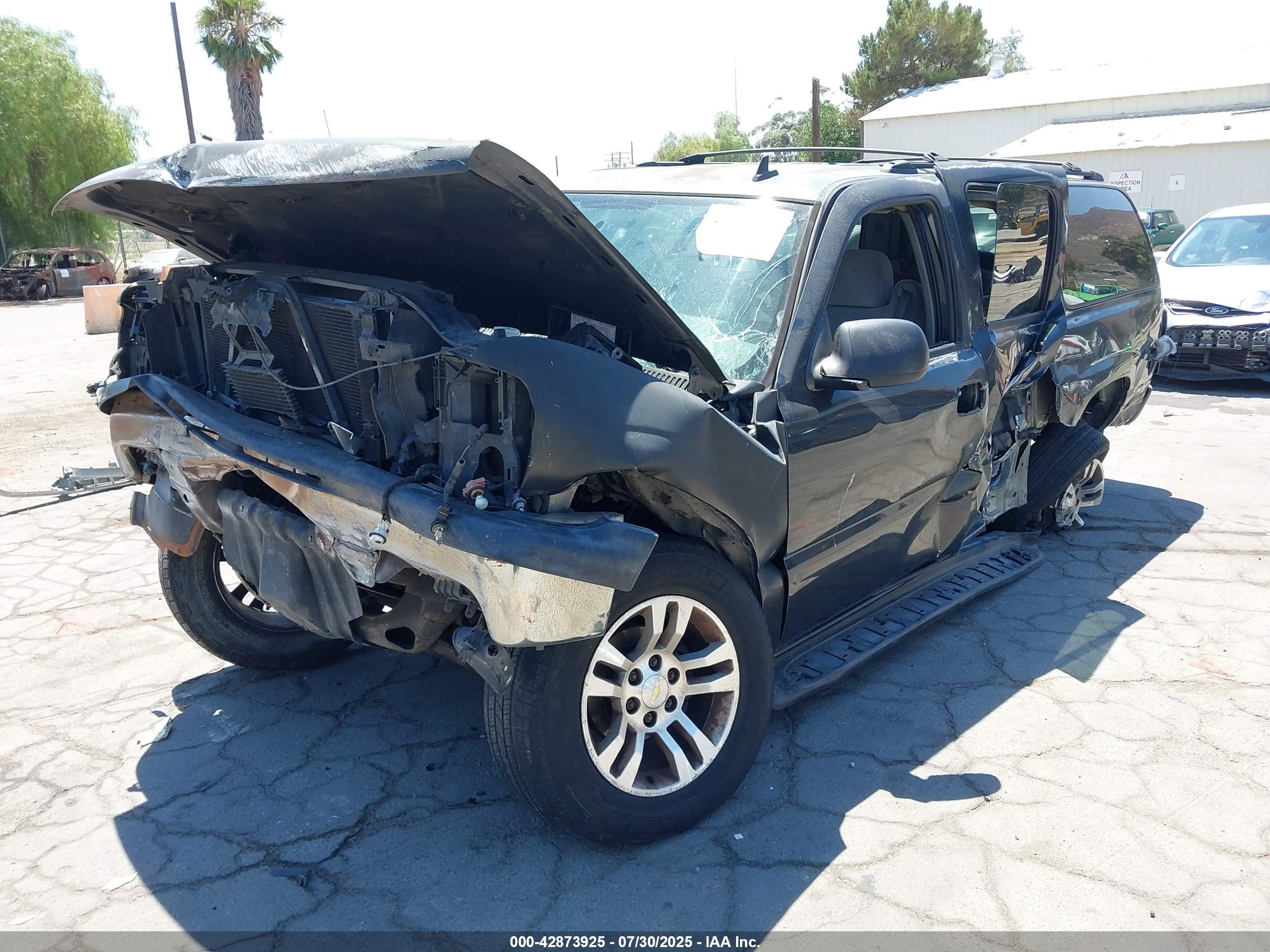 CHEVROLET SUBURBAN image 2
