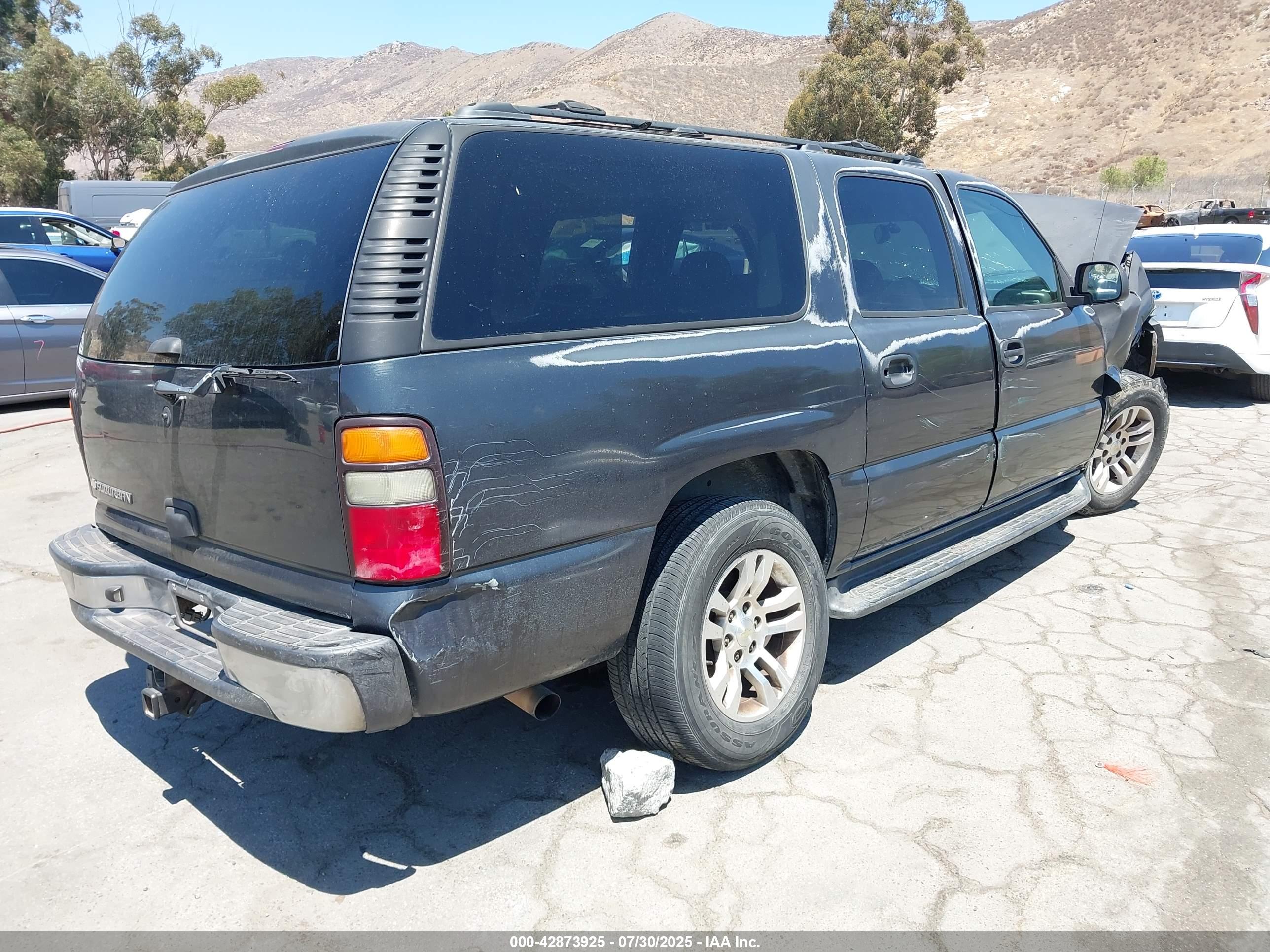 CHEVROLET SUBURBAN image 4