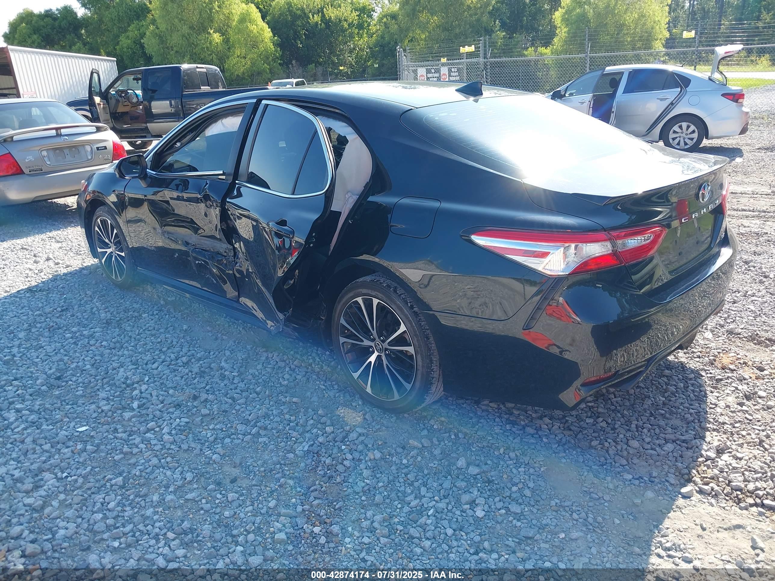 TOYOTA CAMRY image 3