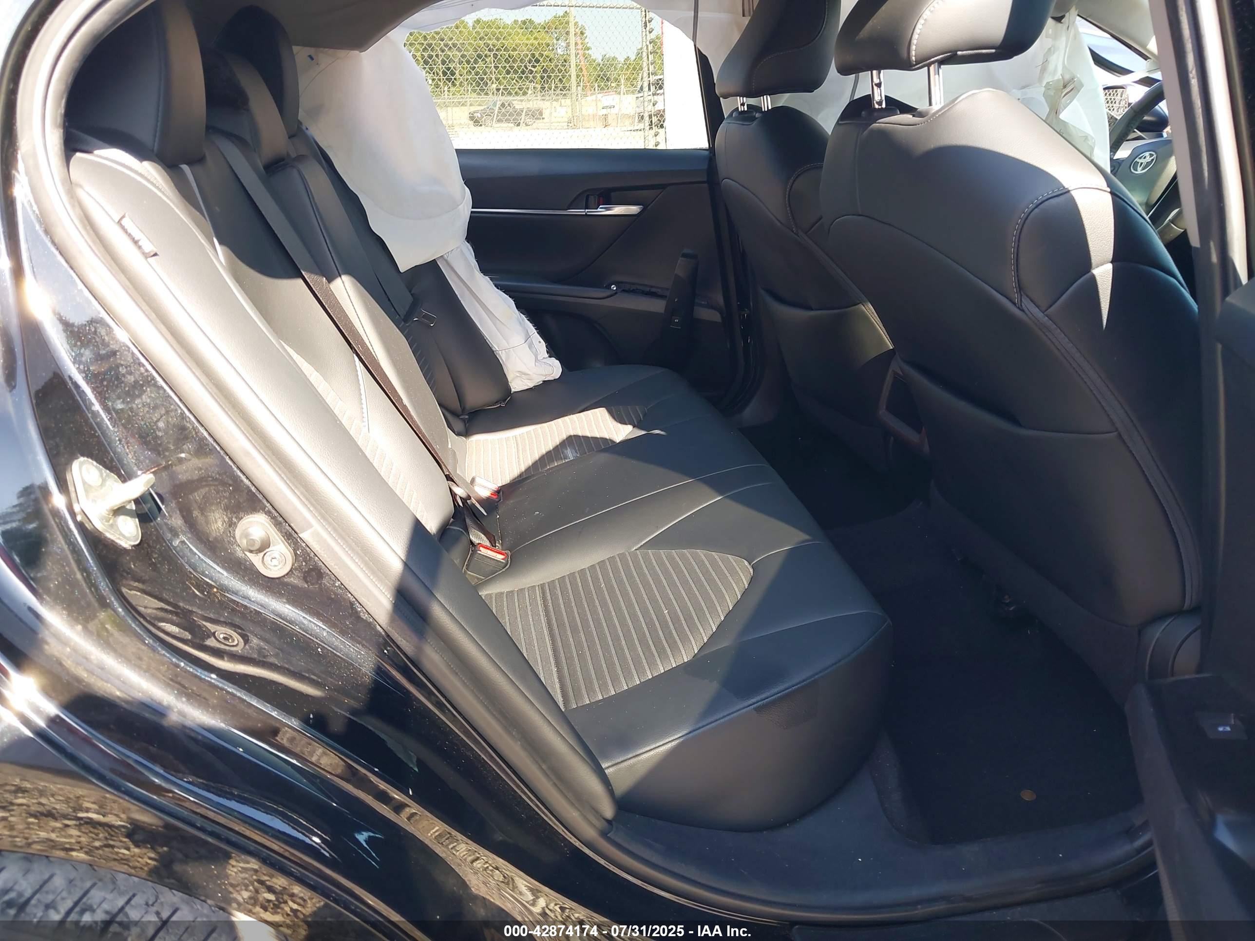 TOYOTA CAMRY image 8