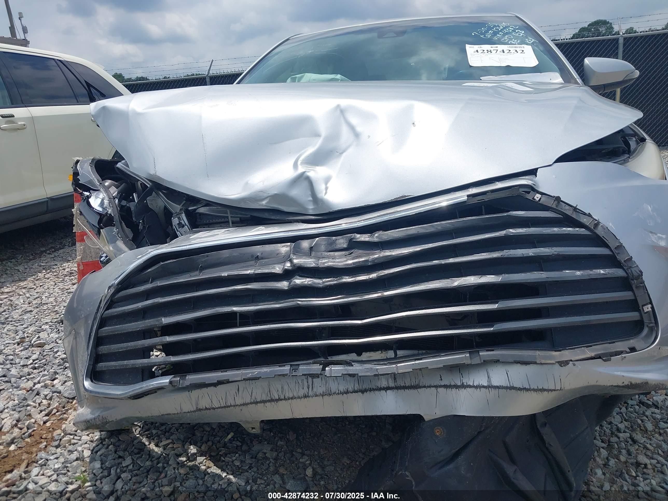 TOYOTA AVALON image 6