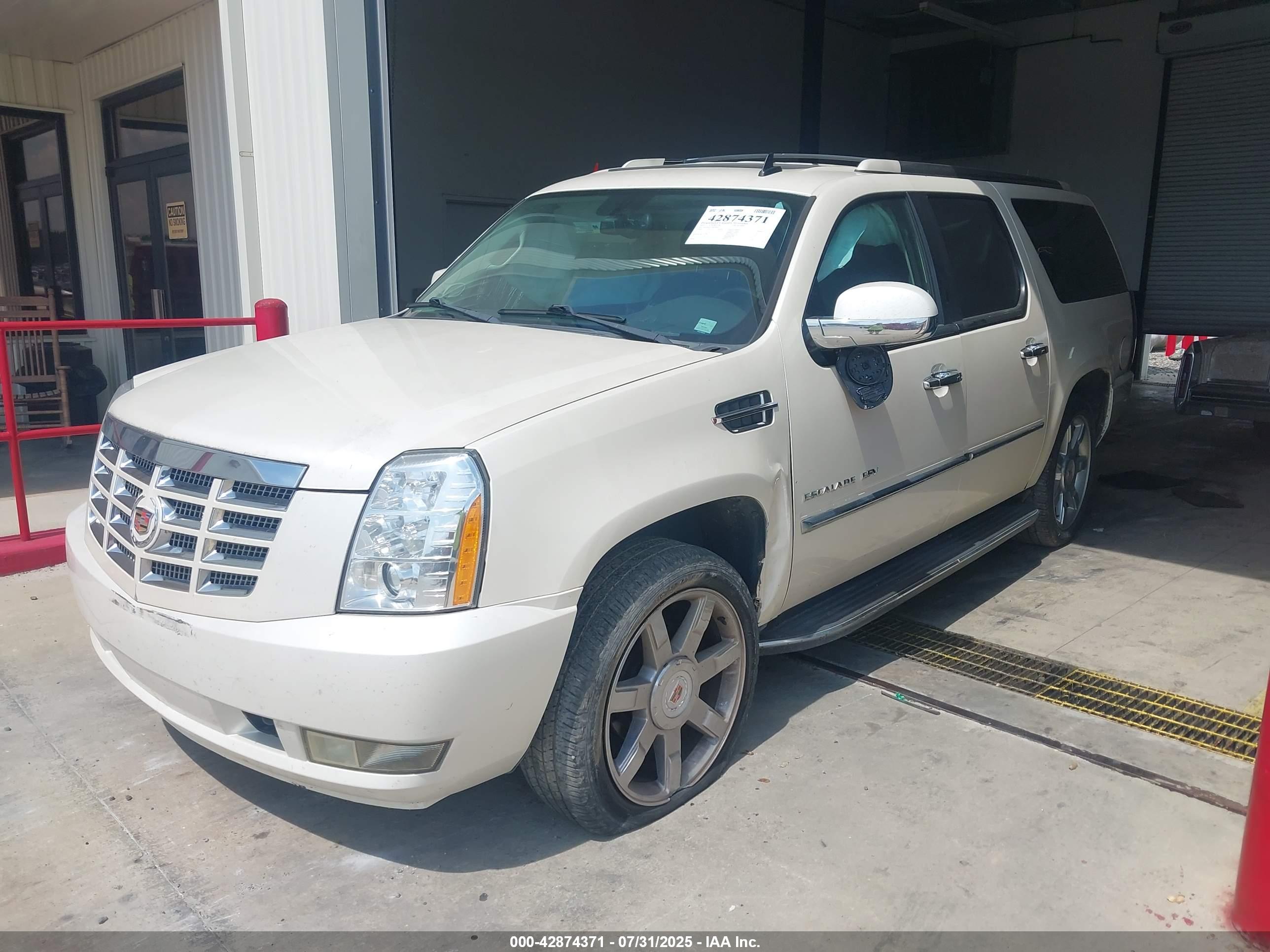 CADILLAC ESCALADE image 2