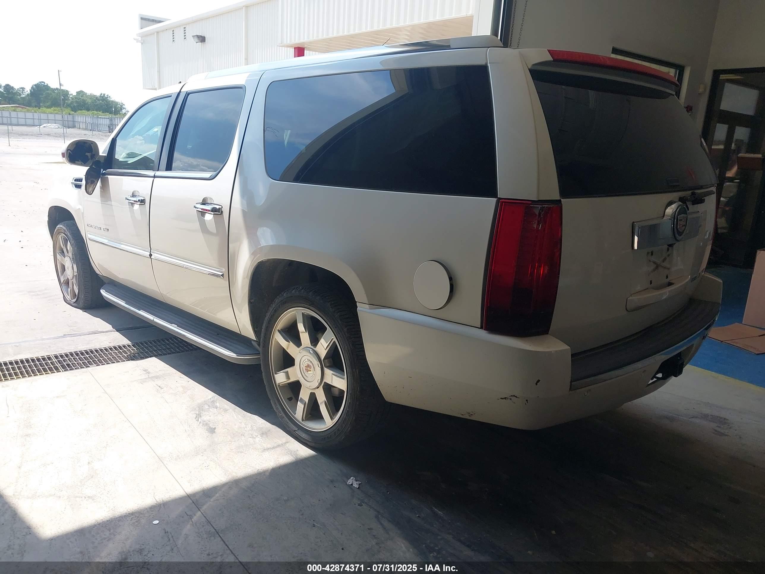 CADILLAC ESCALADE image 3