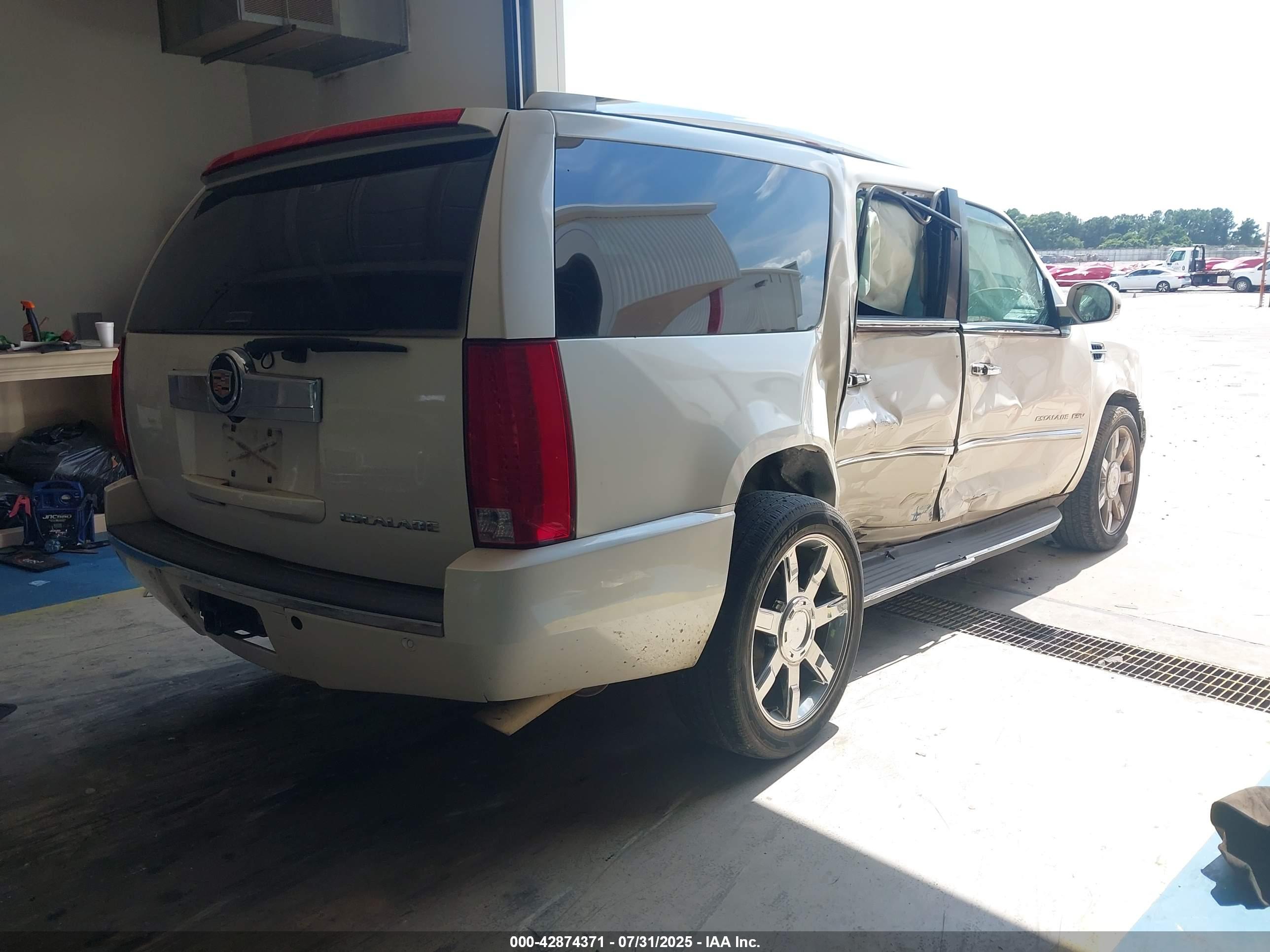 CADILLAC ESCALADE image 4