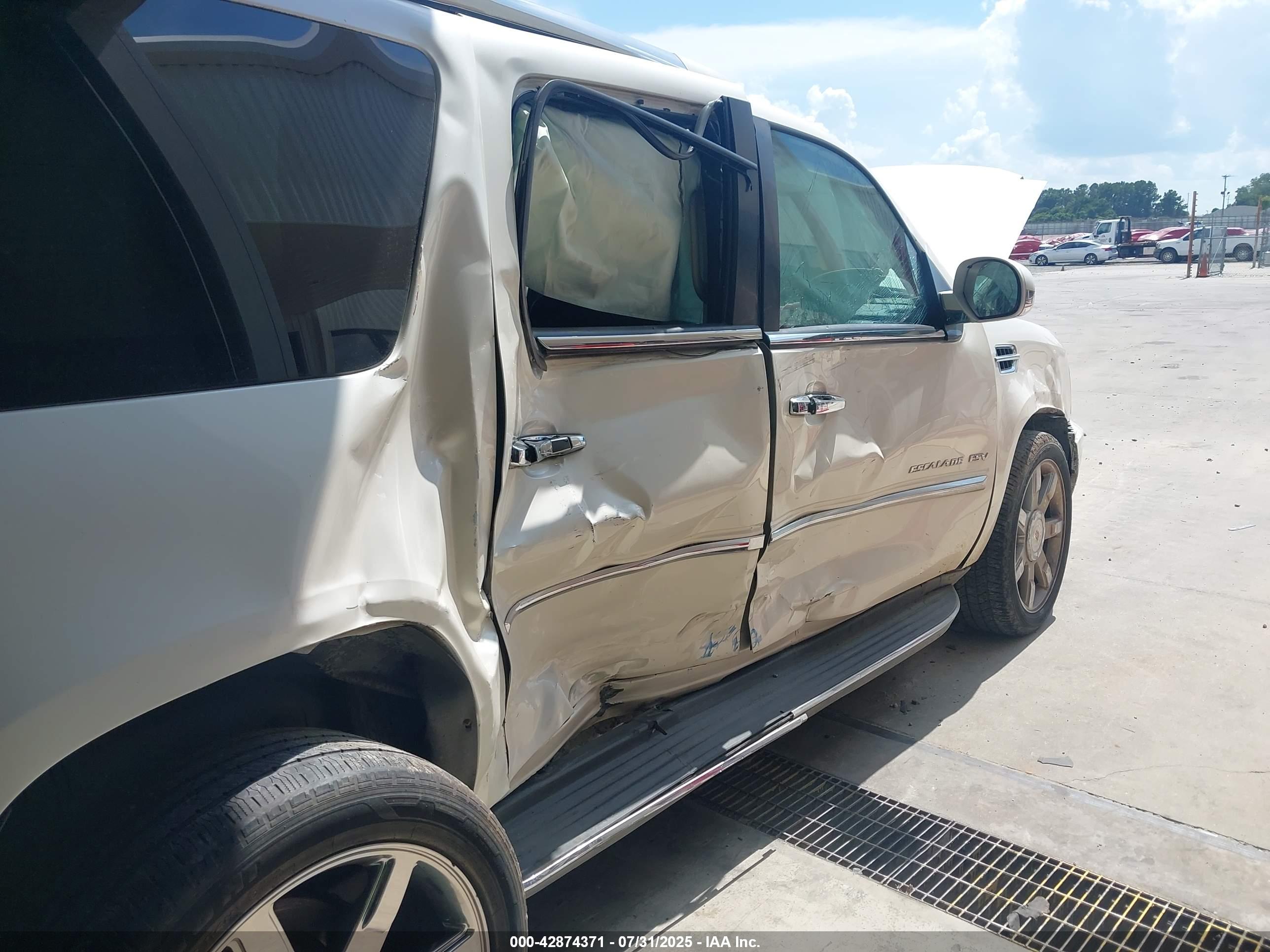 CADILLAC ESCALADE image 6