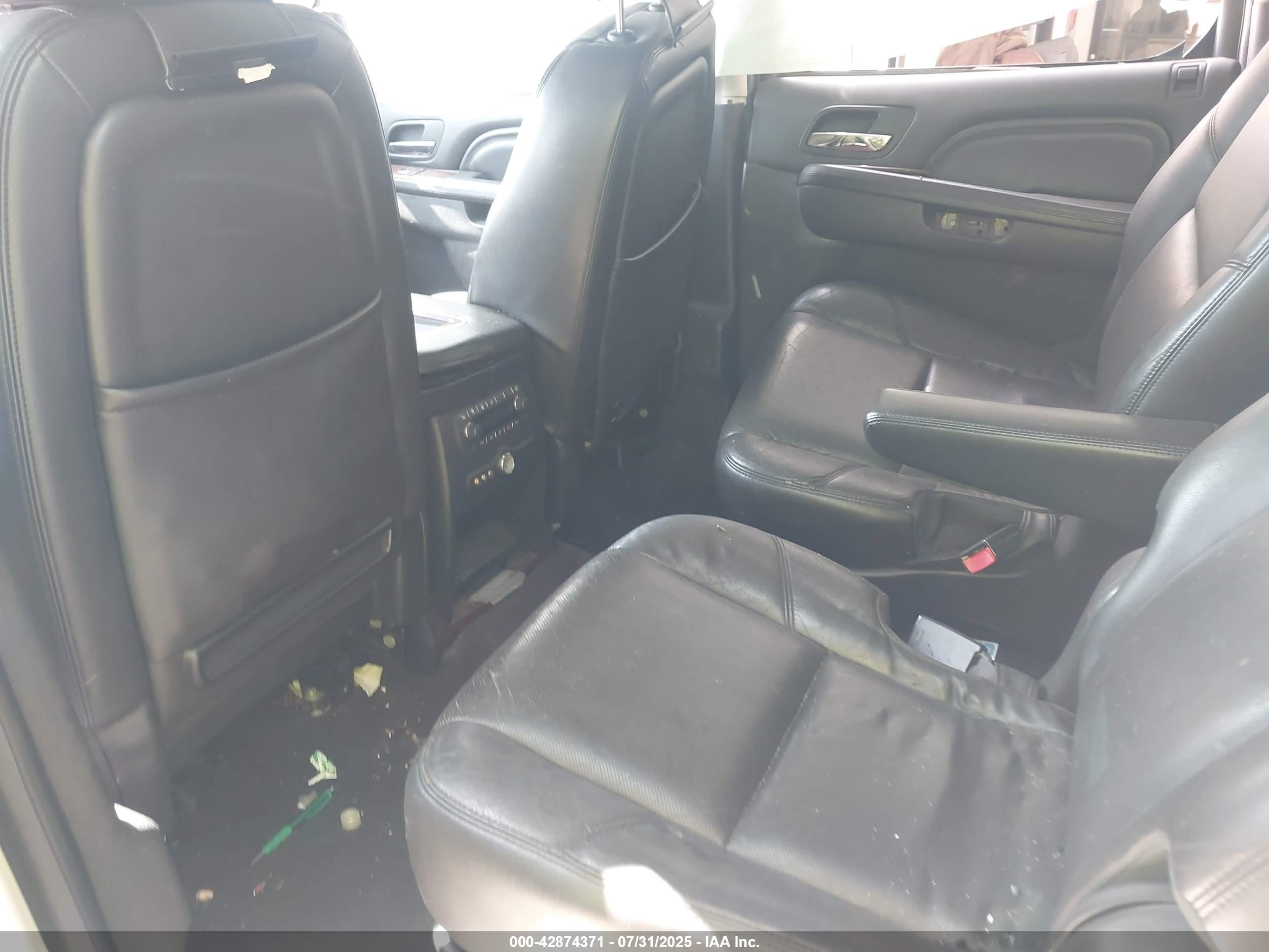 CADILLAC ESCALADE image 8