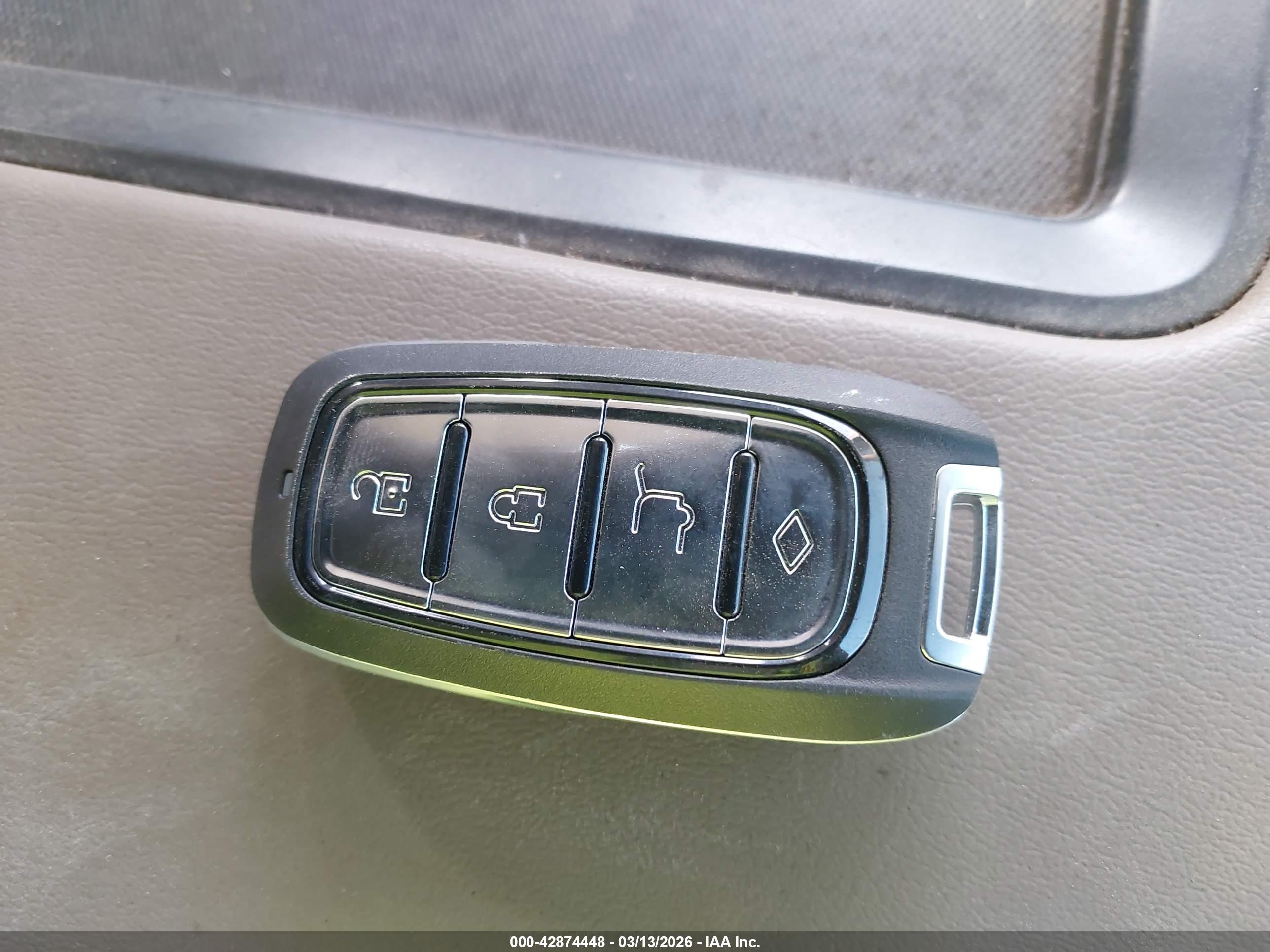 GMC YUKON image 11