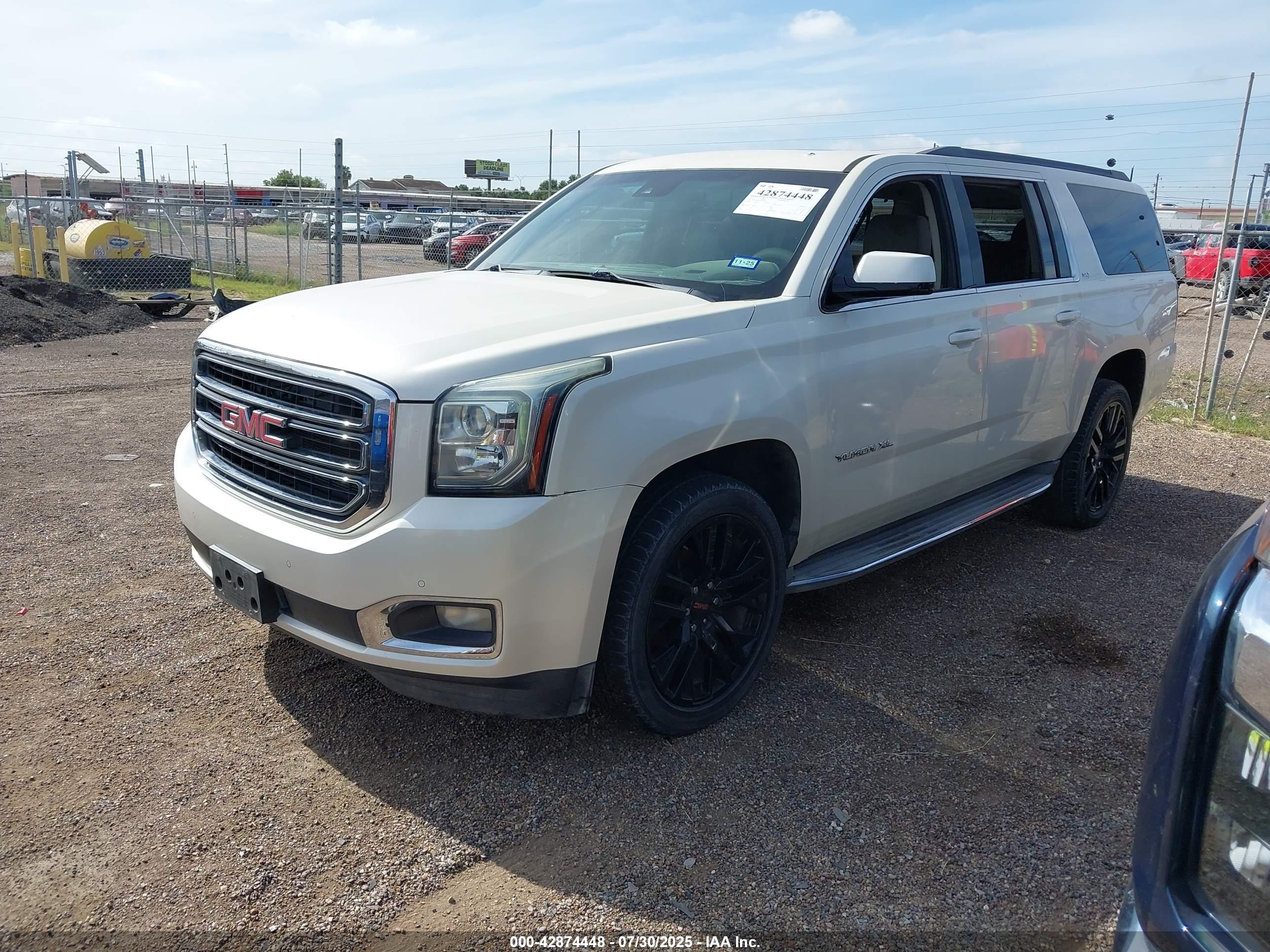GMC YUKON image 2