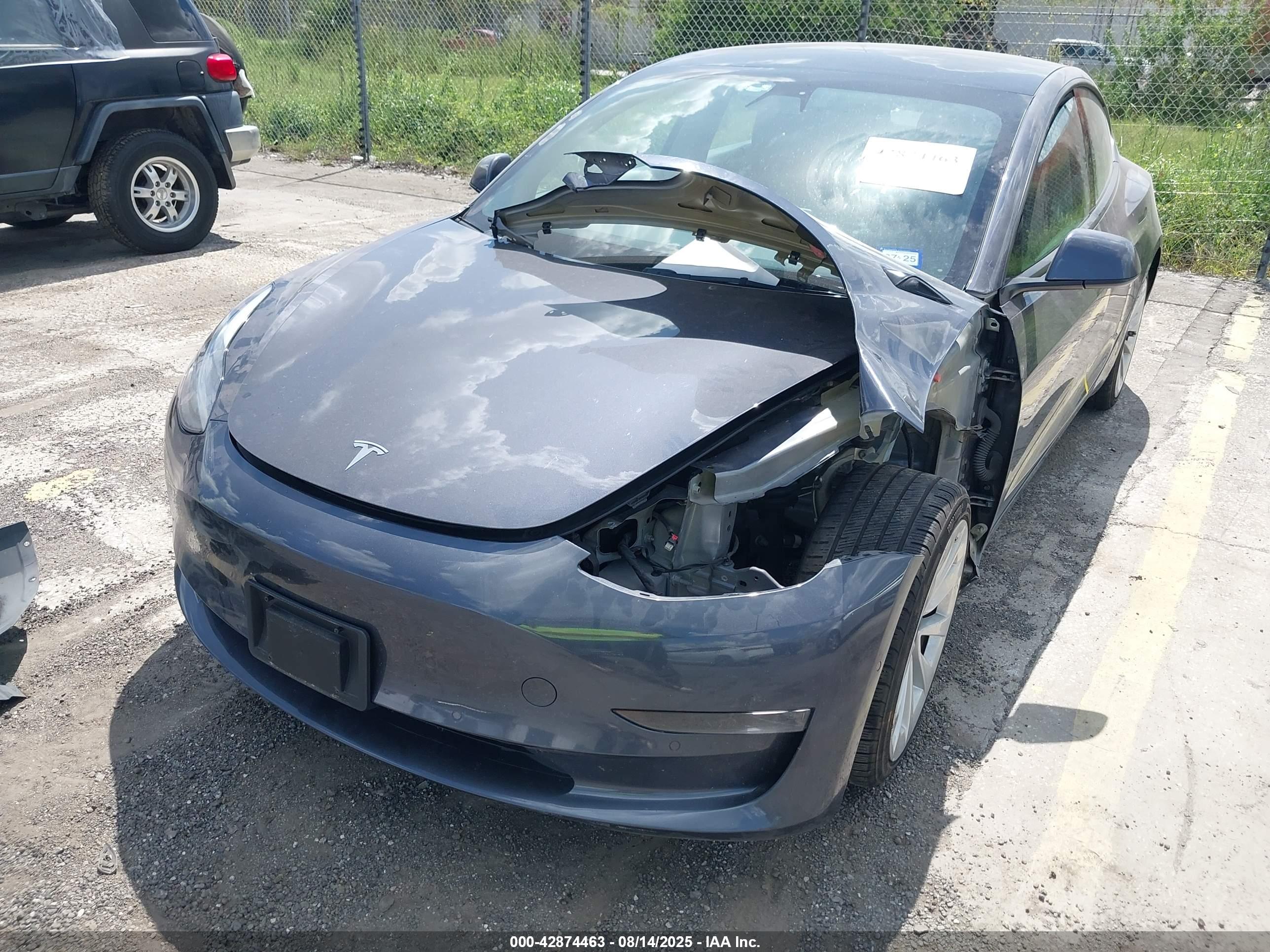 TESLA MODEL image 6