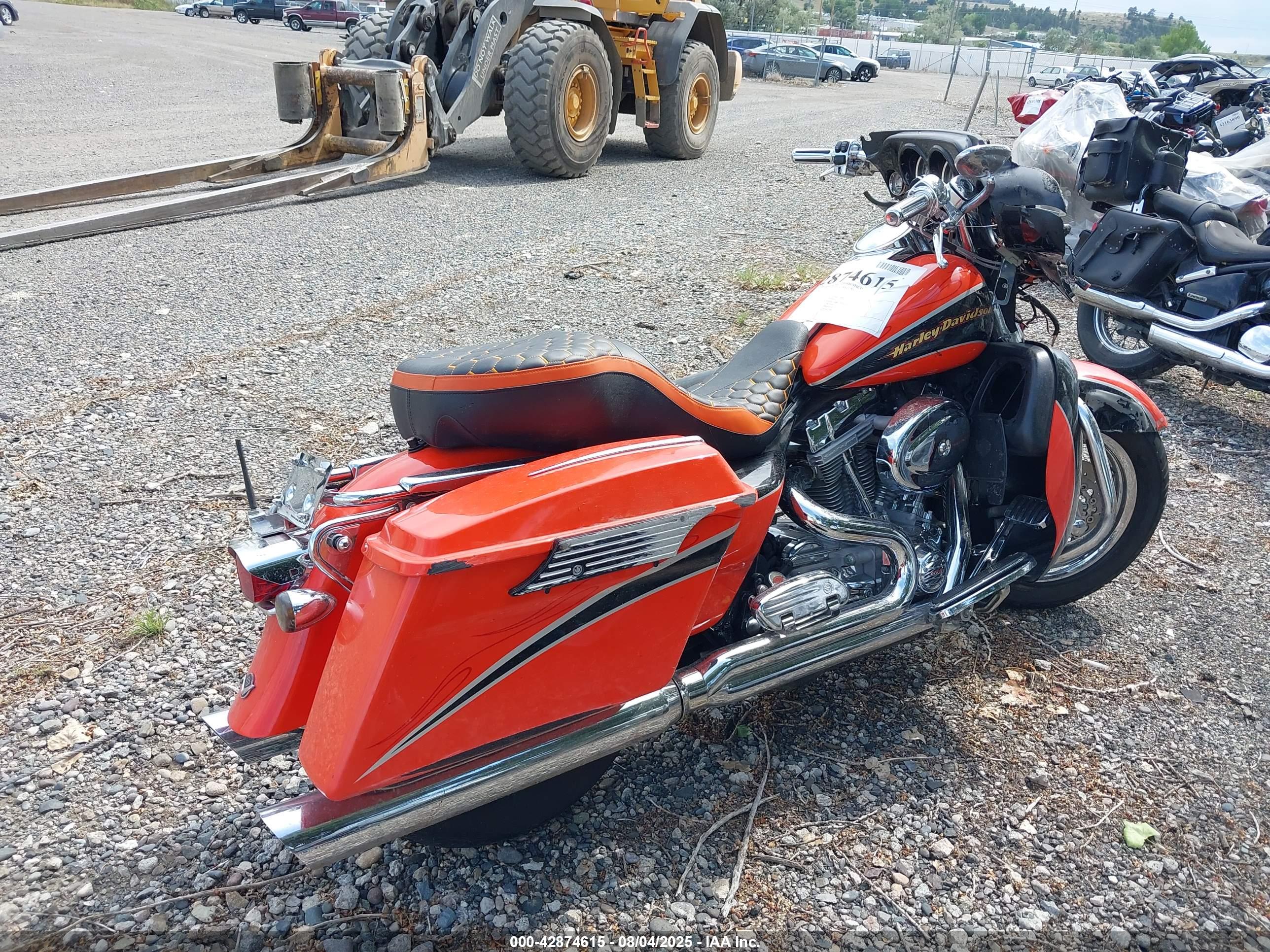 HARLEY-DAVIDSON FLHTCSE image 4