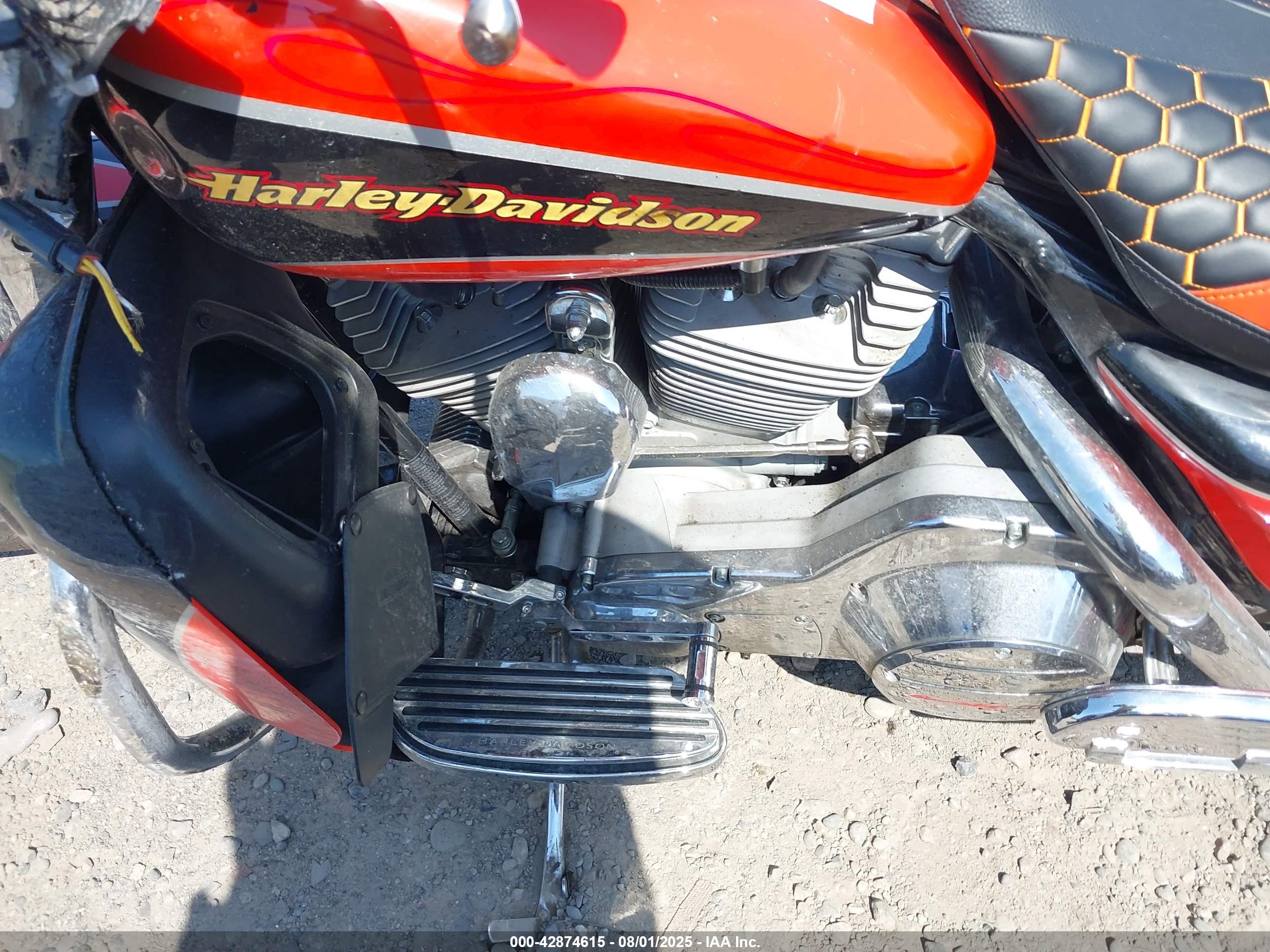 HARLEY-DAVIDSON FLHTCSE image 9