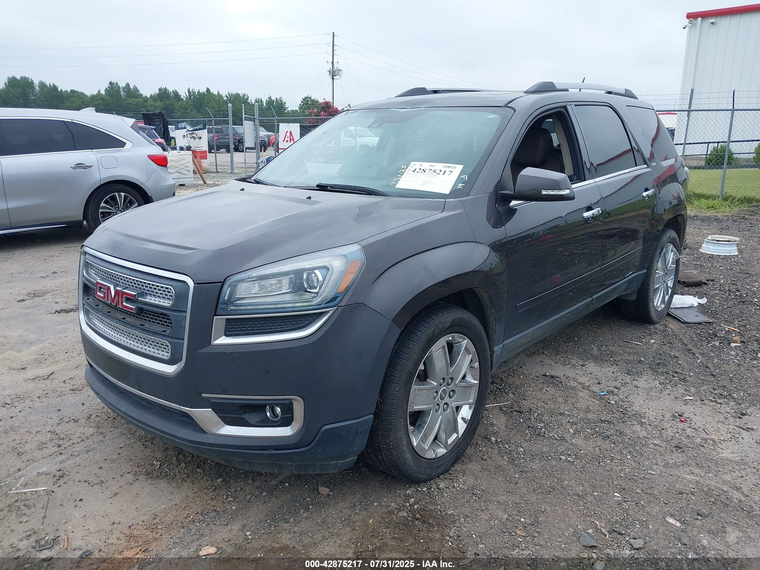 GMC ACADIA image 2