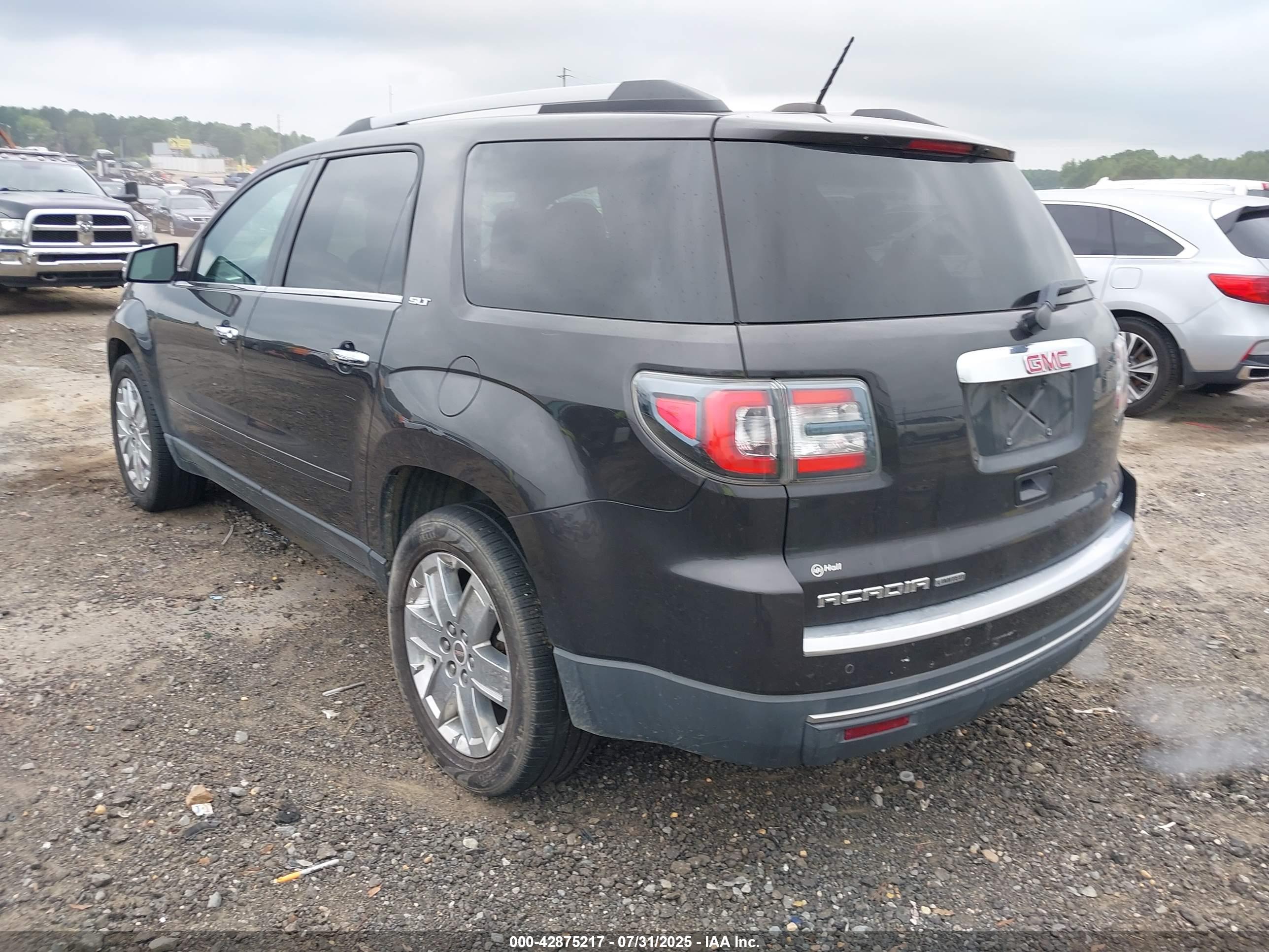 GMC ACADIA image 3