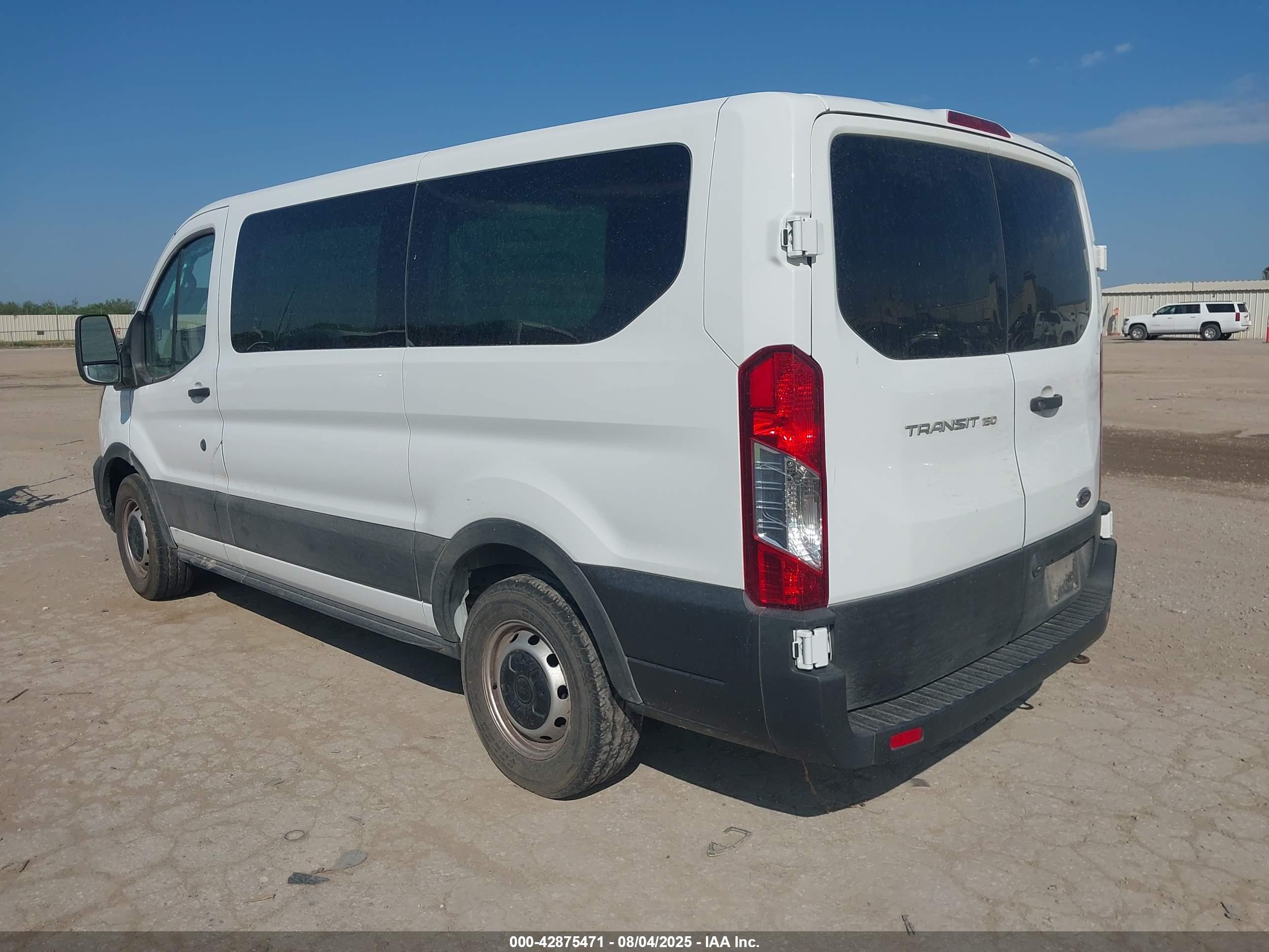 FORD TRANSIT-150 image 3