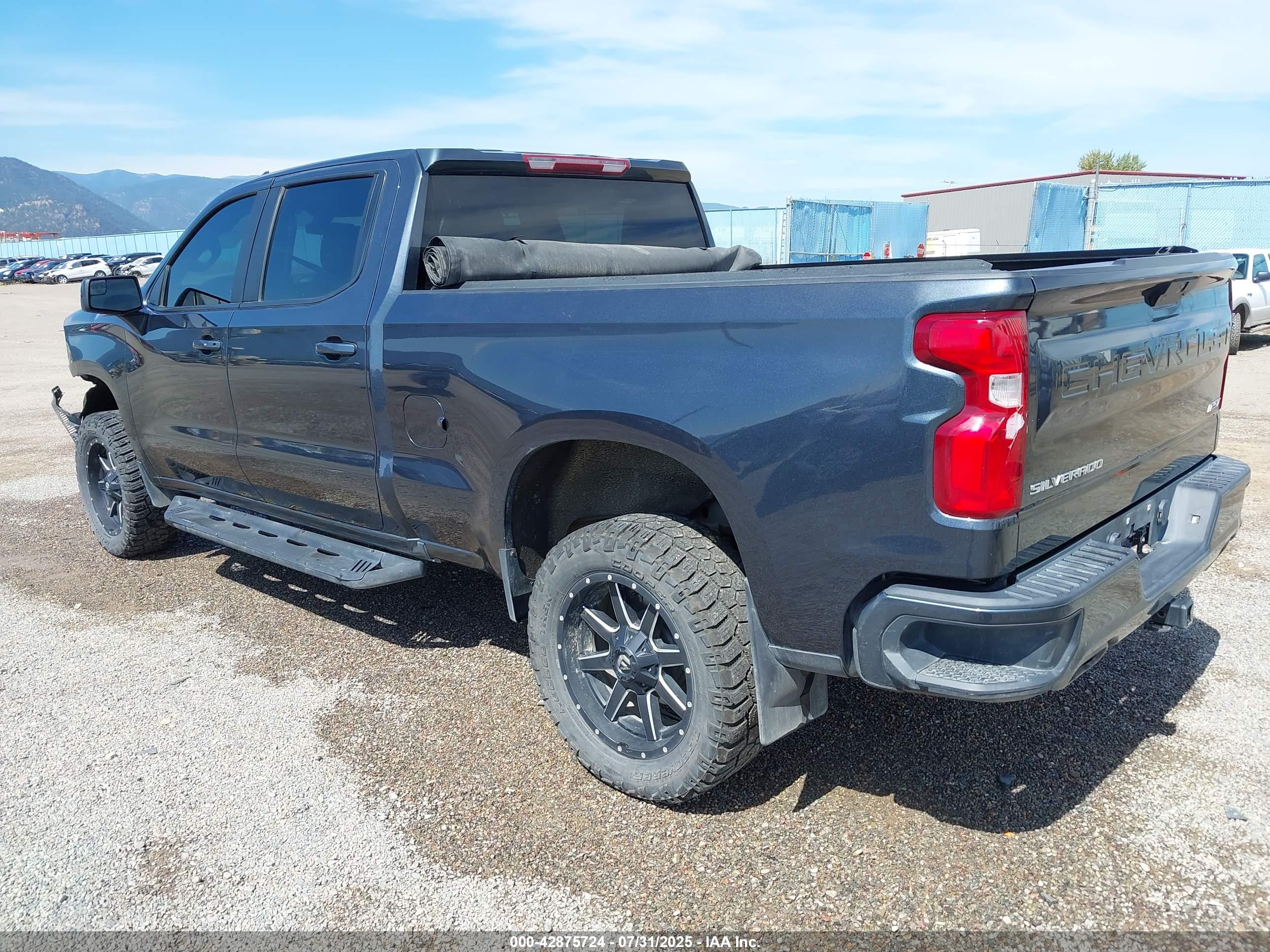 CHEVROLET SILVERADO image 3
