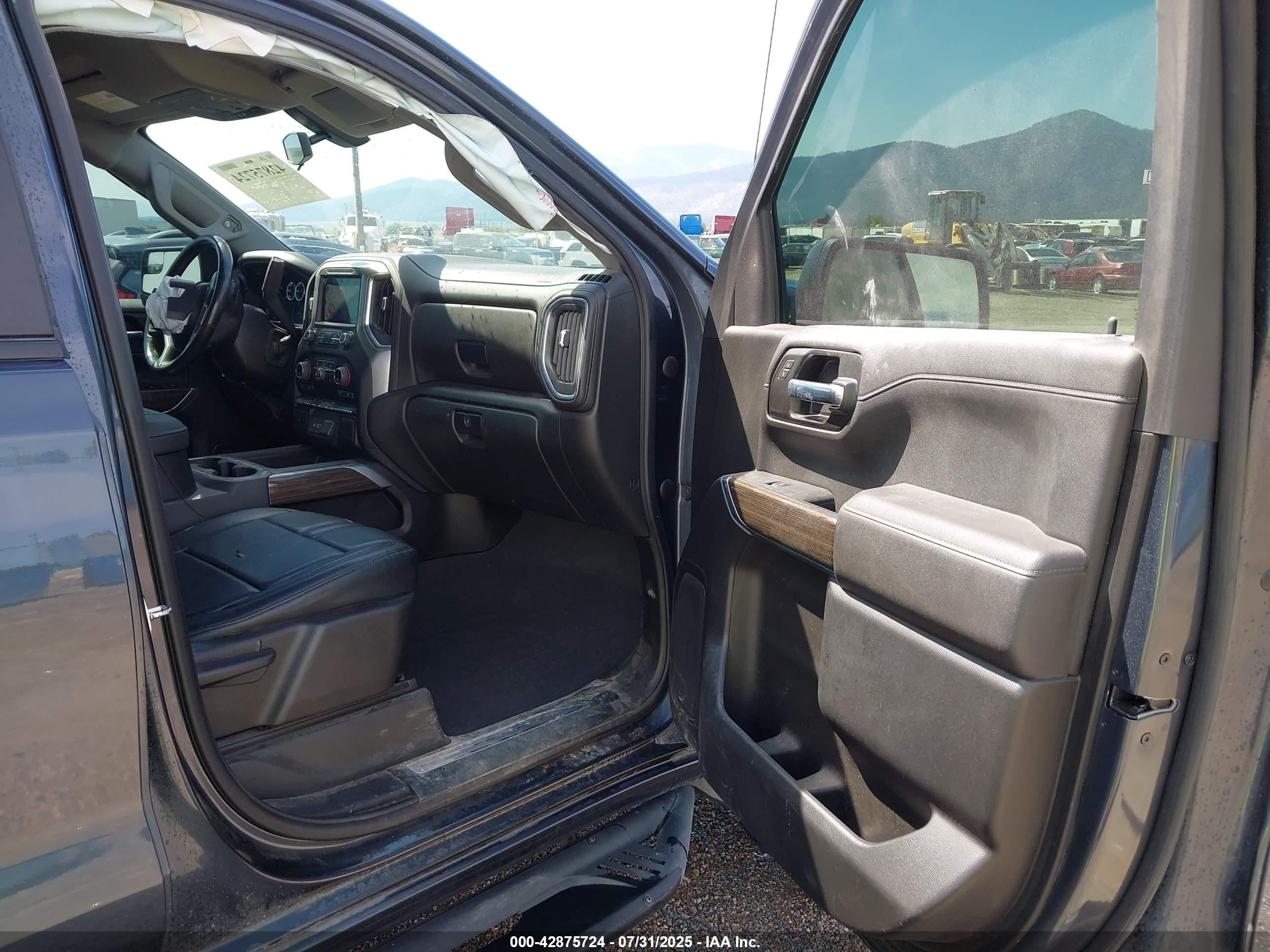 CHEVROLET SILVERADO image 5