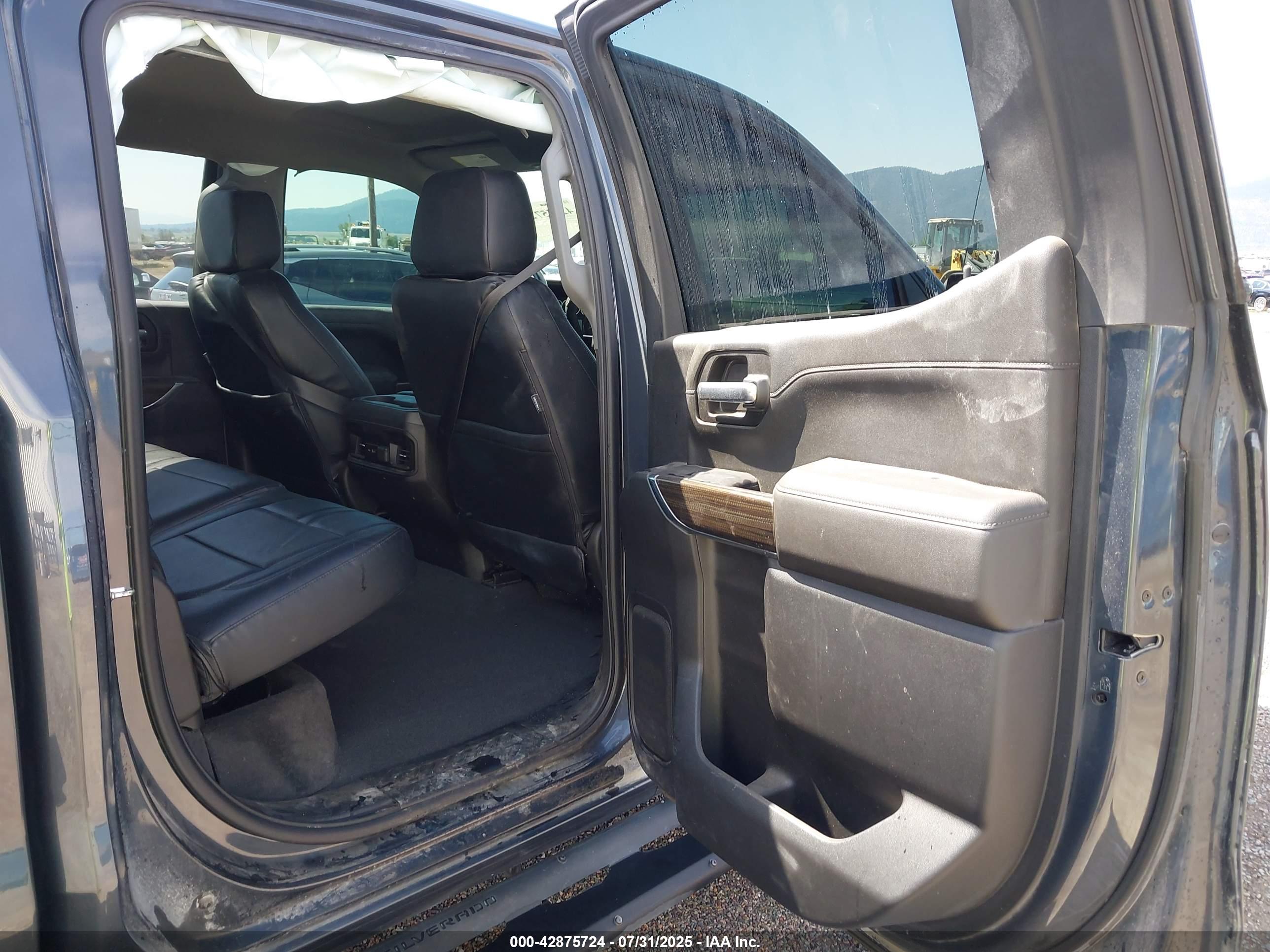 CHEVROLET SILVERADO image 8