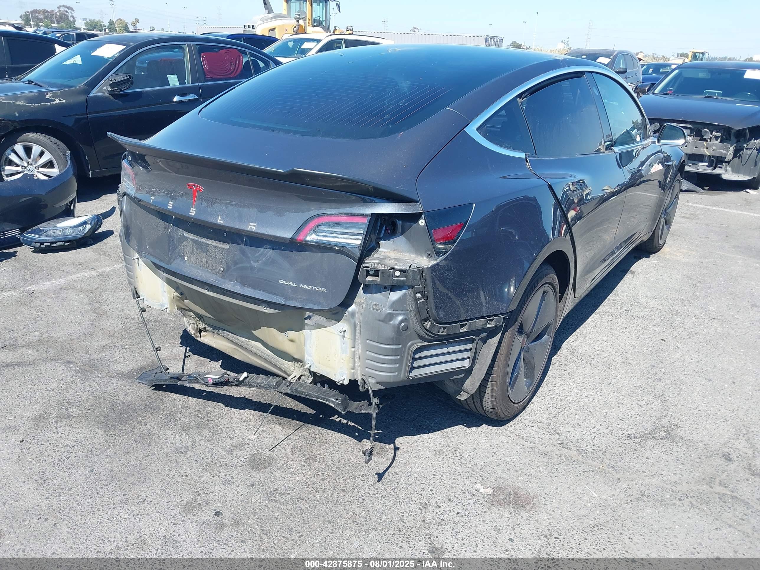 TESLA MODEL image 4