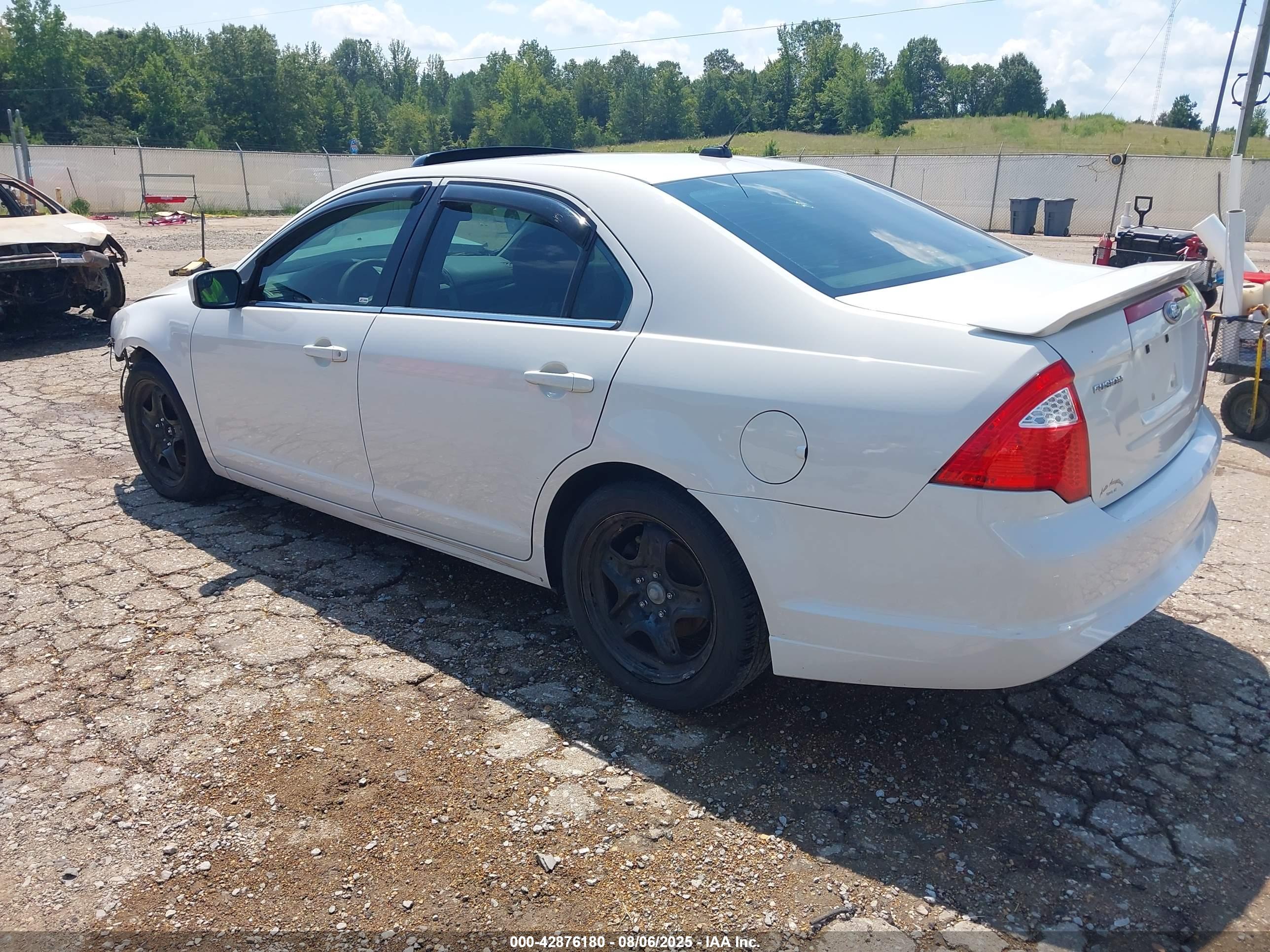 FORD FUSION image 3
