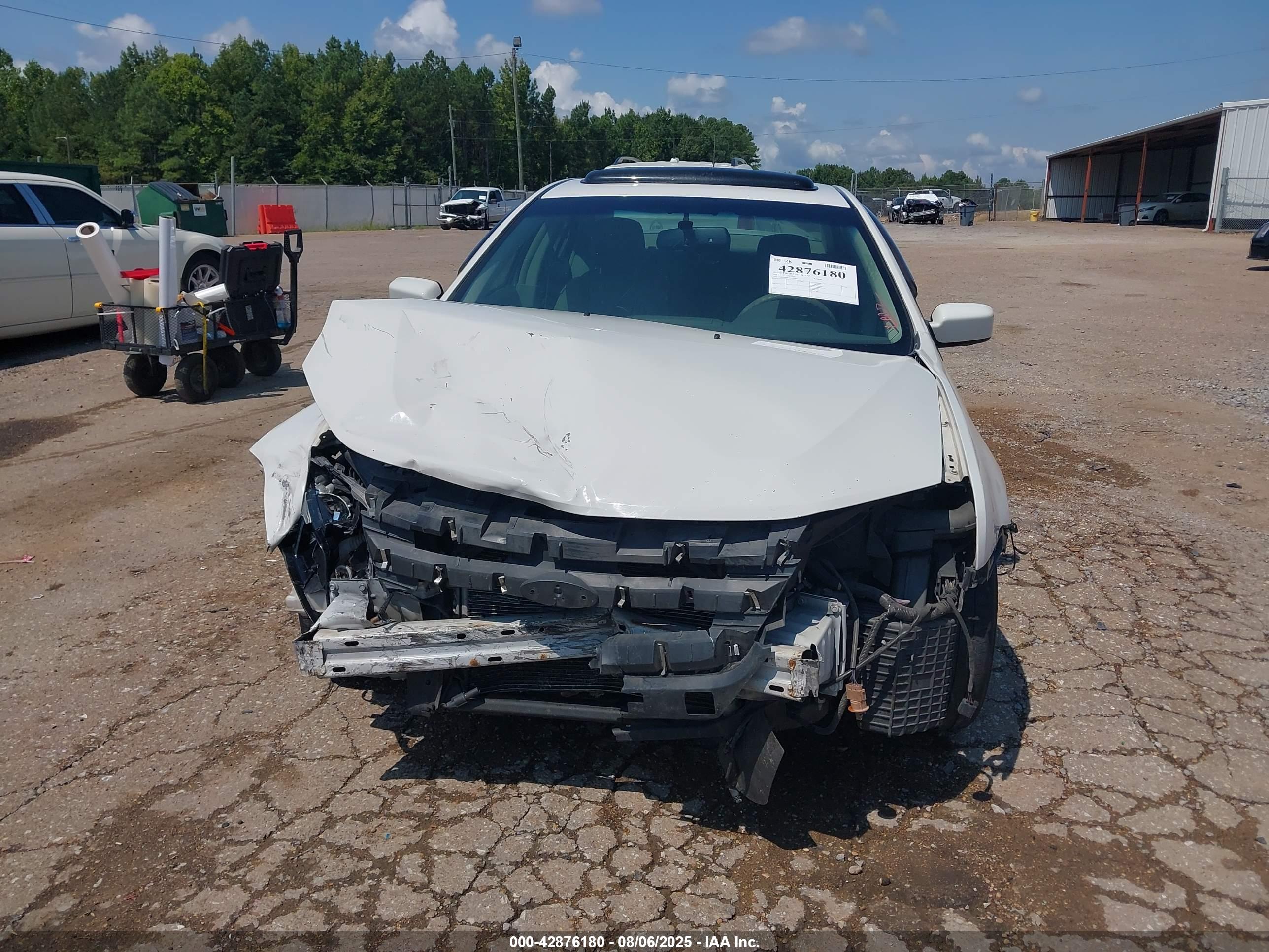 FORD FUSION image 6