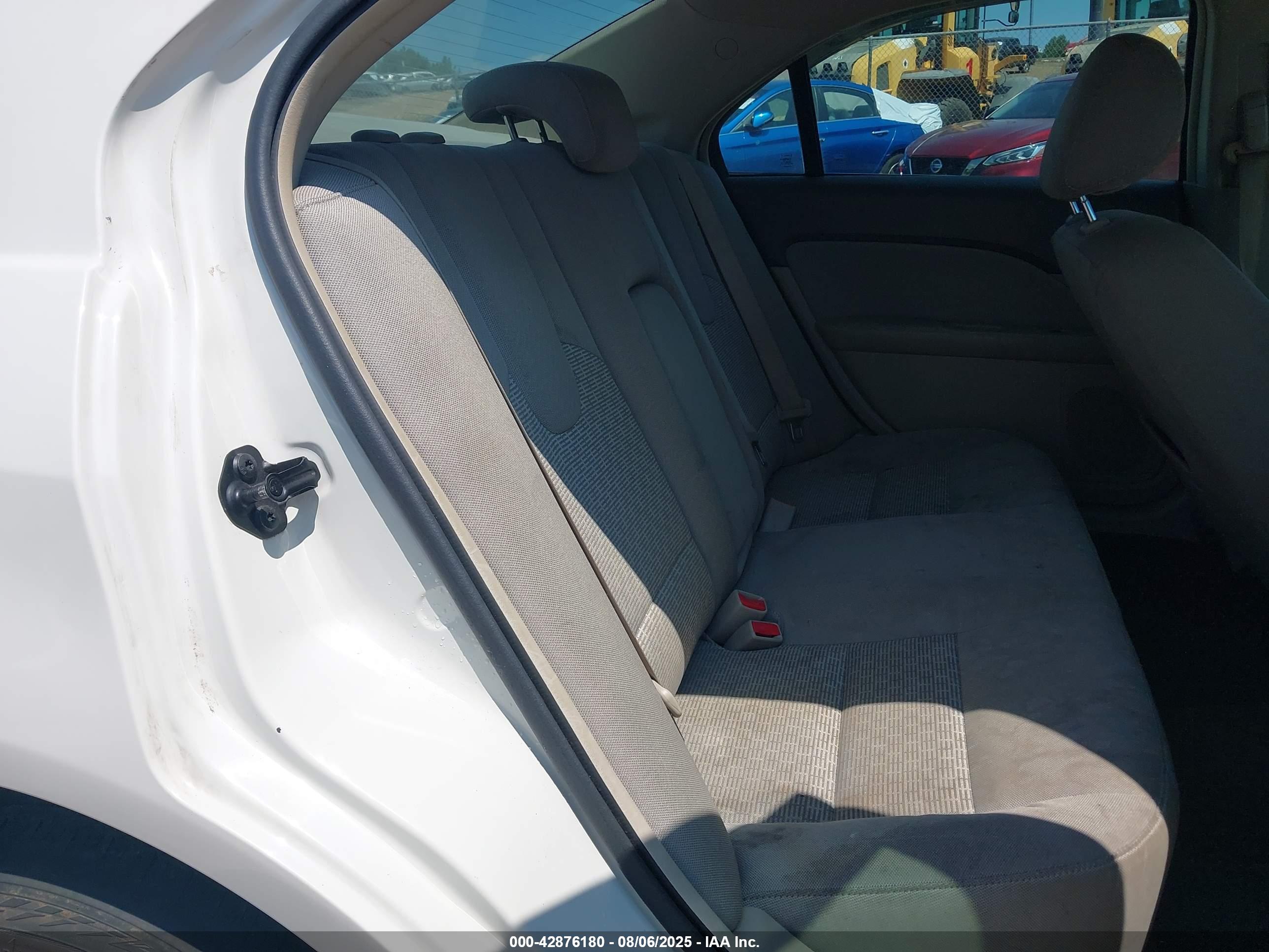 FORD FUSION image 8
