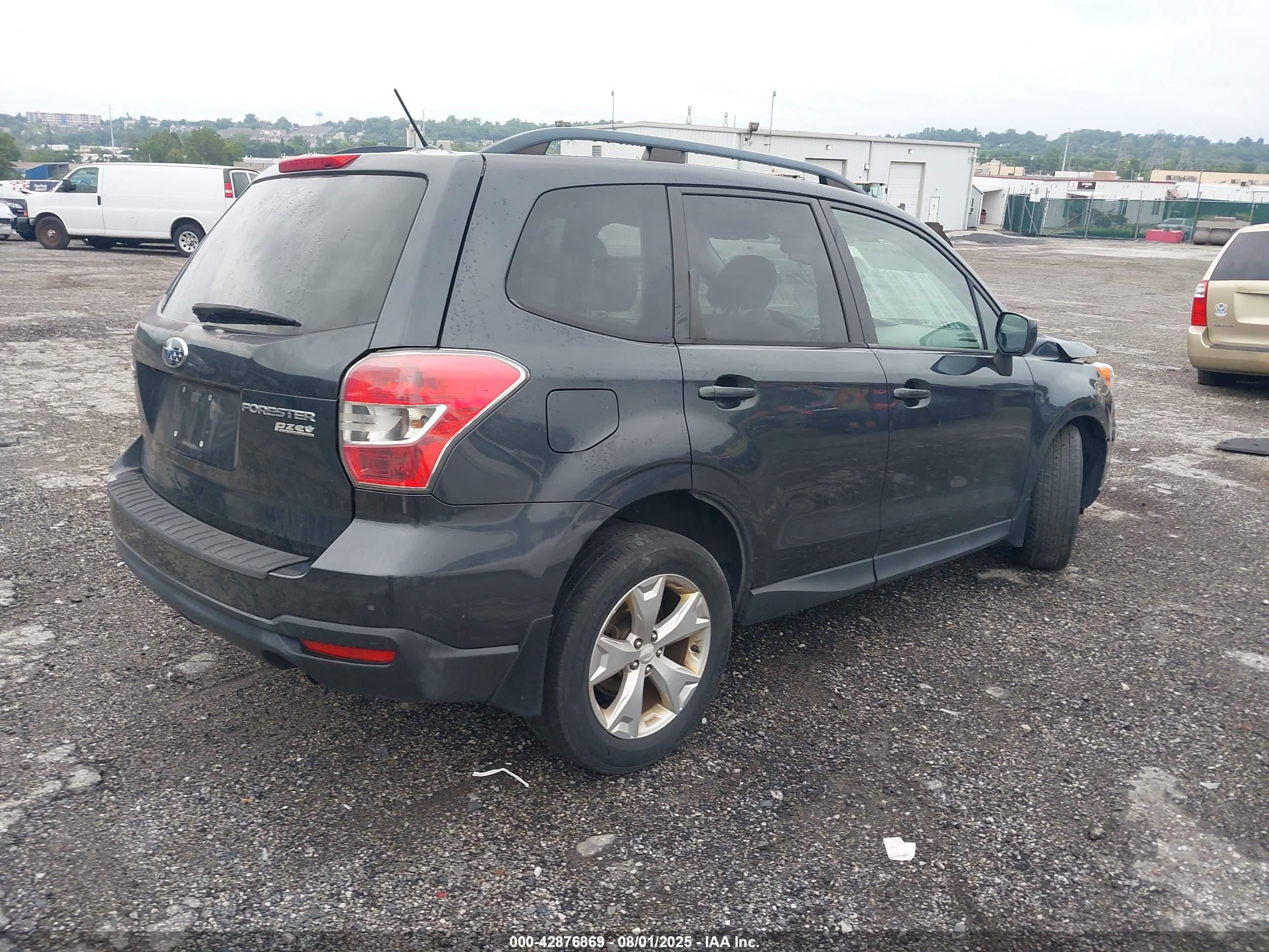 SUBARU FORESTER image 4