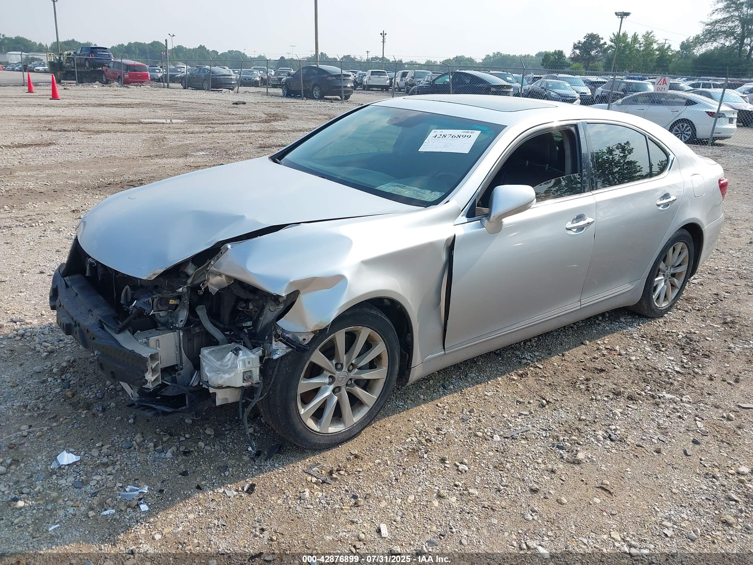 LEXUS LS image 2