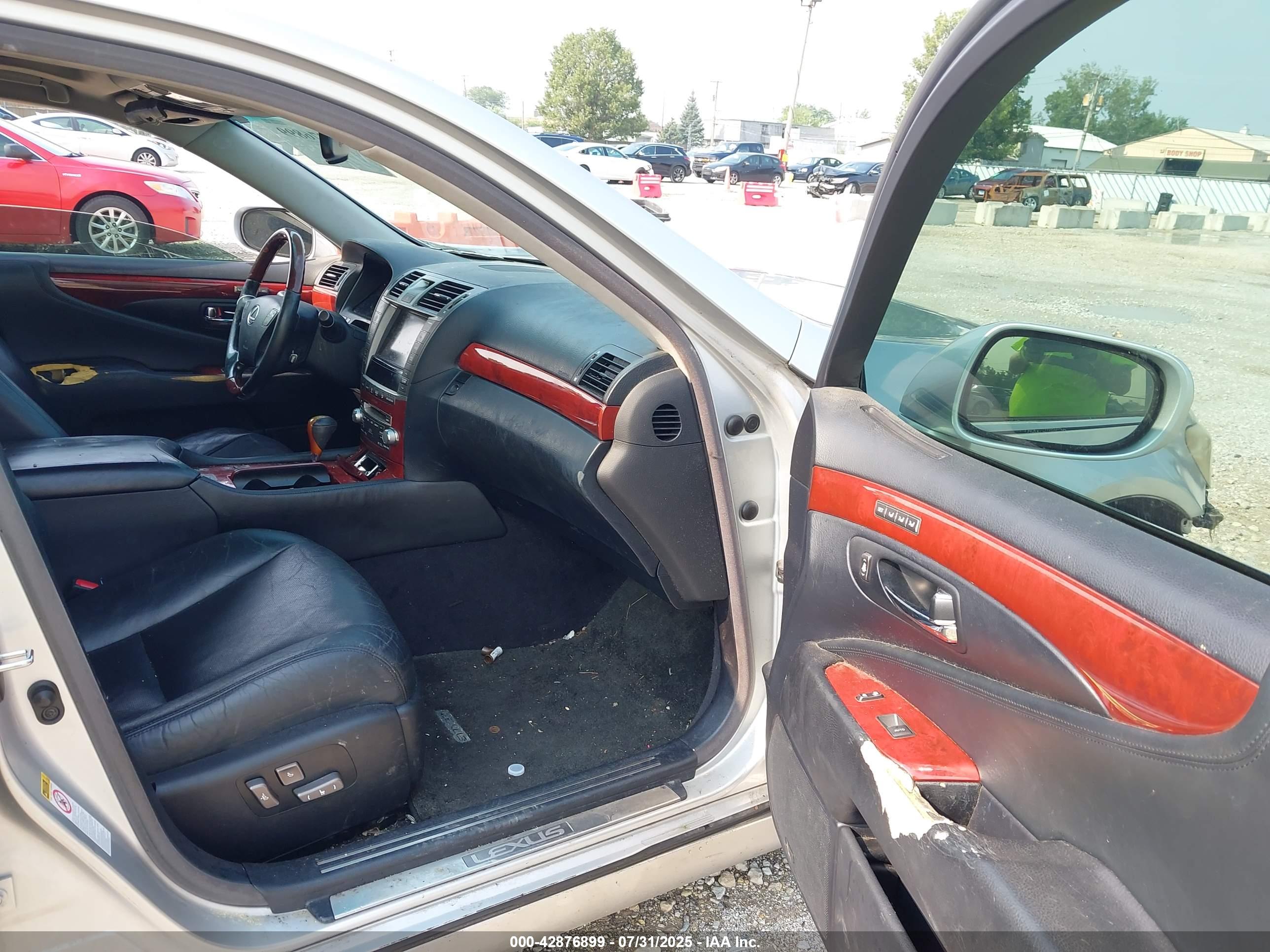 LEXUS LS image 5
