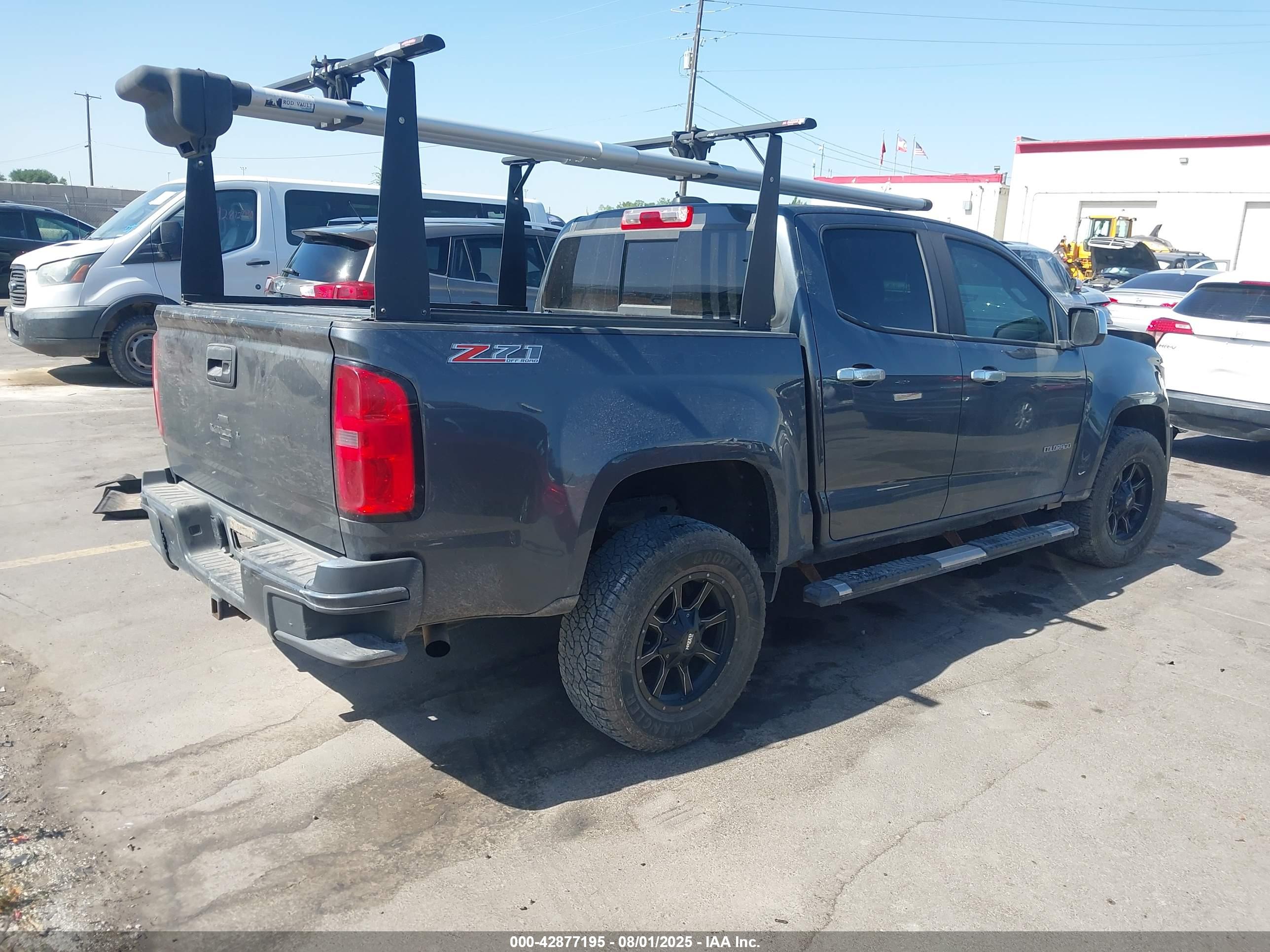 CHEVROLET COLORADO image 4