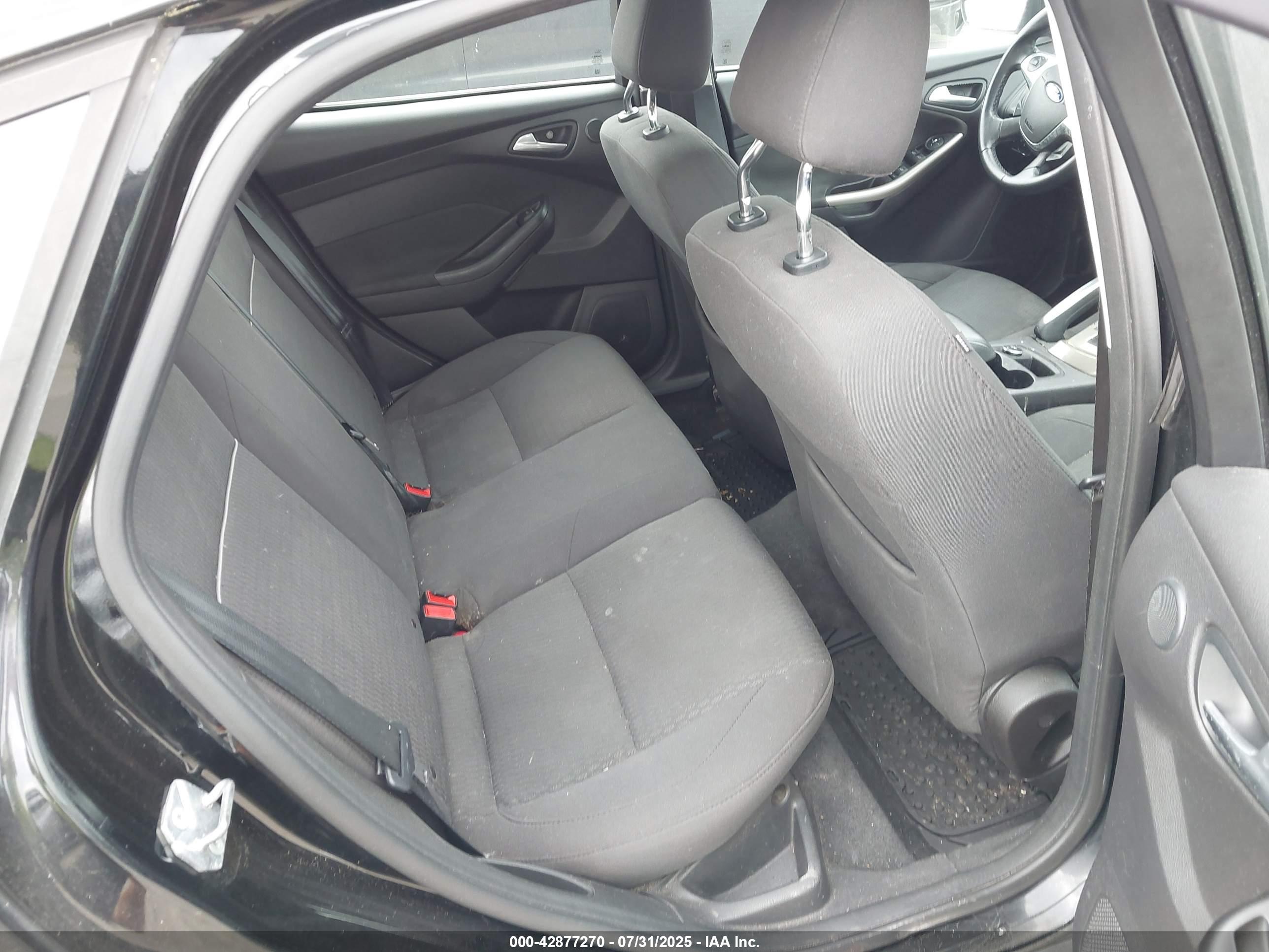 FORD FOCUS image 8